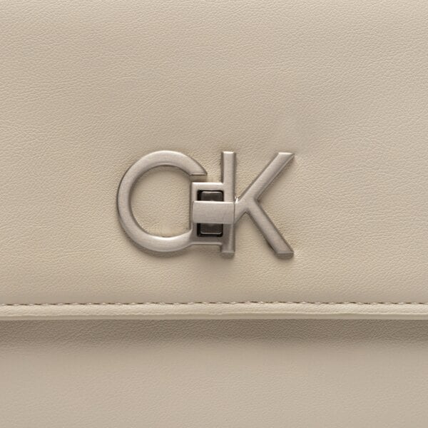 Damska torebka CALVIN KLEIN TOREBKA RE-LOCK EW CONV CROSSBODY k60k611084pc4 kolor biały