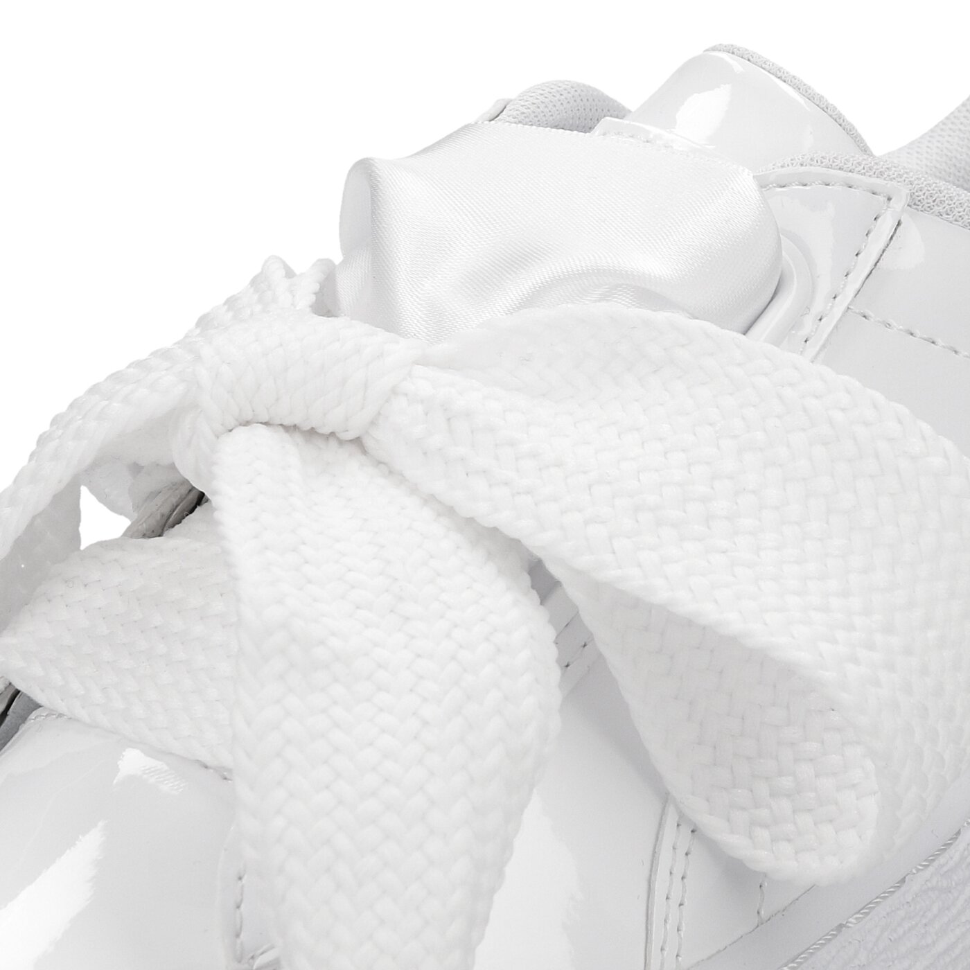 Damskie sneakersy (buty) PUMA BASKET HEART PATENT WN'S 36307302 kolor biały