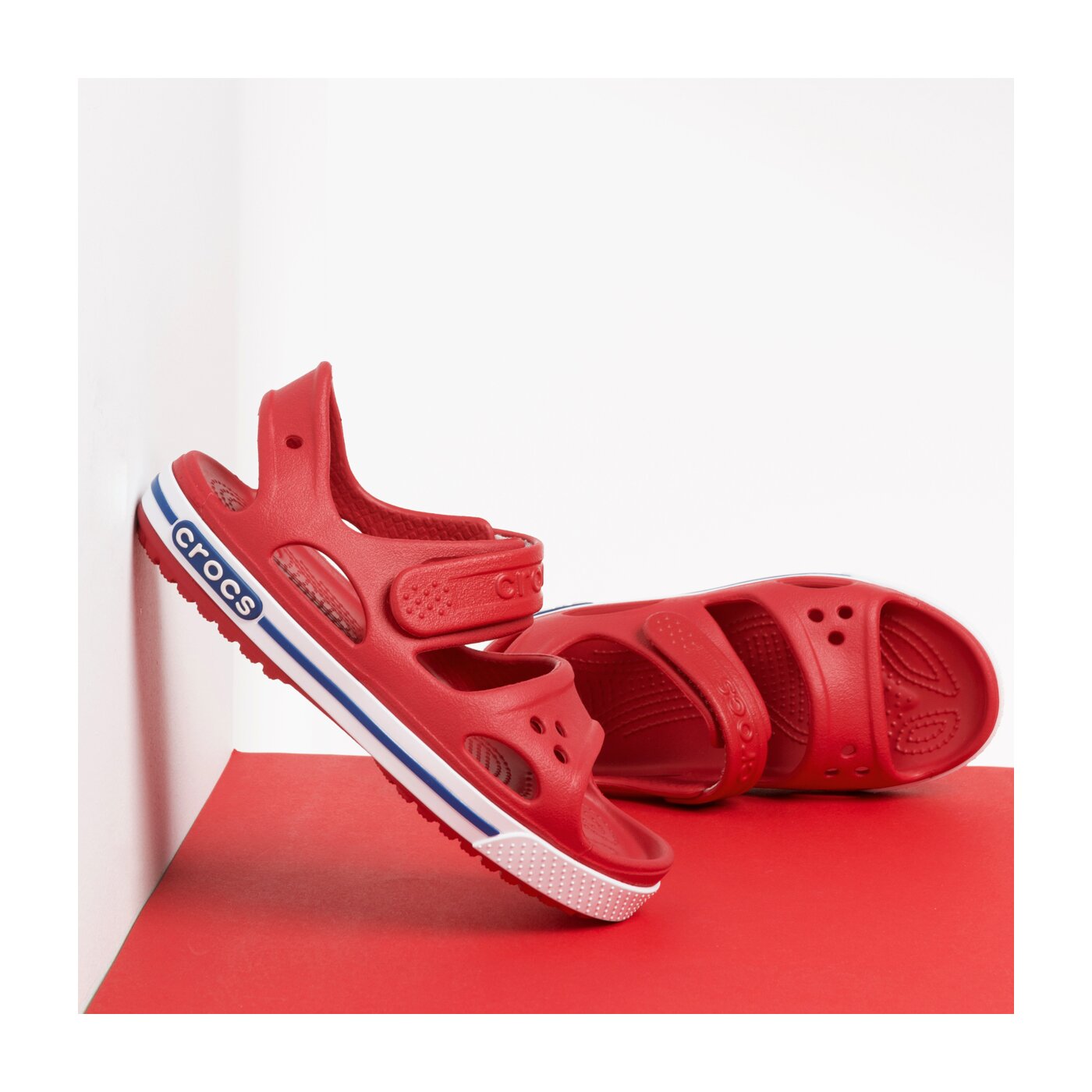 Dziecięce sandały / klapki CROCS CROCBAND II SANDAL PS 148546oek kolor czerwony