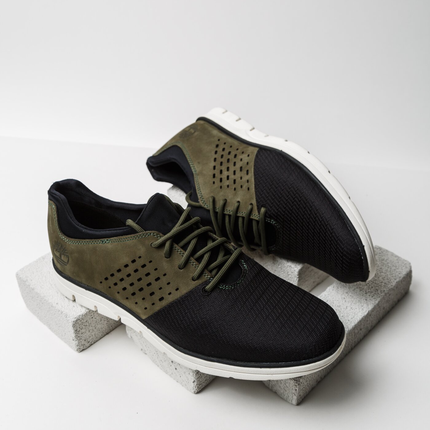 Męskie półbuty TIMBERLAND BRADSTREET OXFORD ca1pe5 kolor czarny