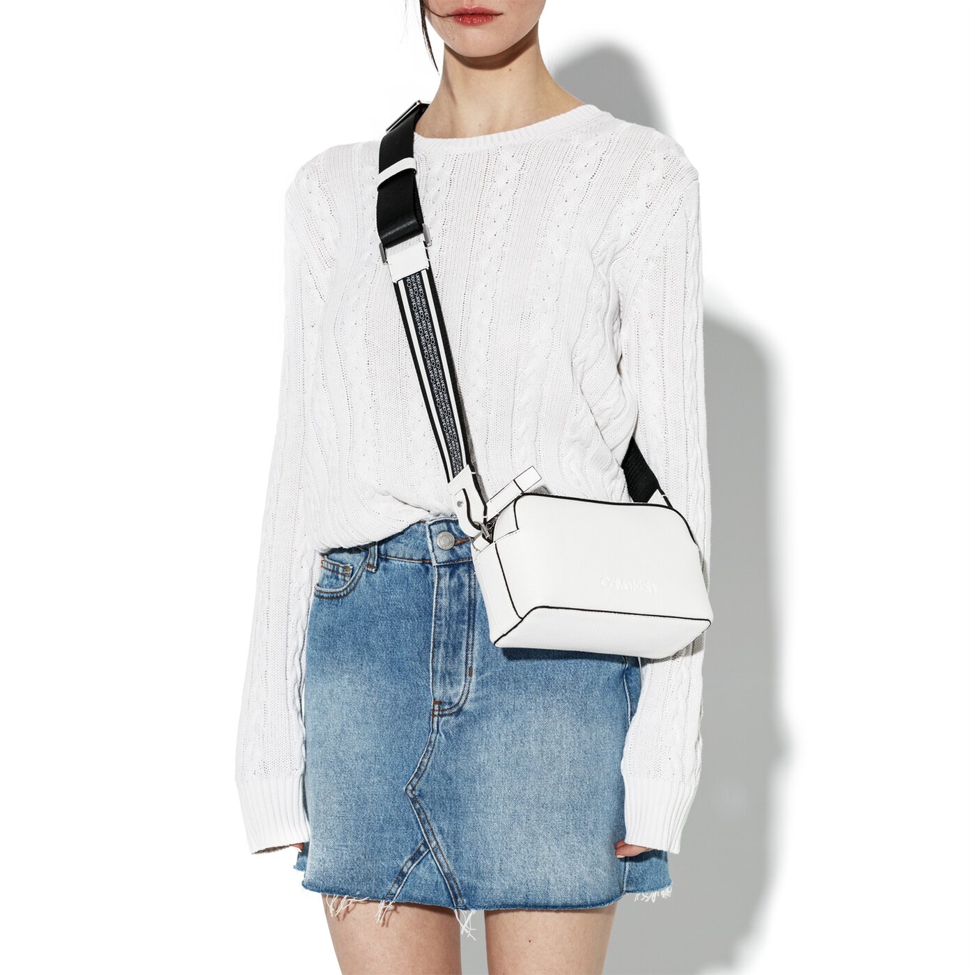 Damska torebka CALVIN KLEIN TOREBKA RACE CROSSBODY k60k604881102 kolor biały