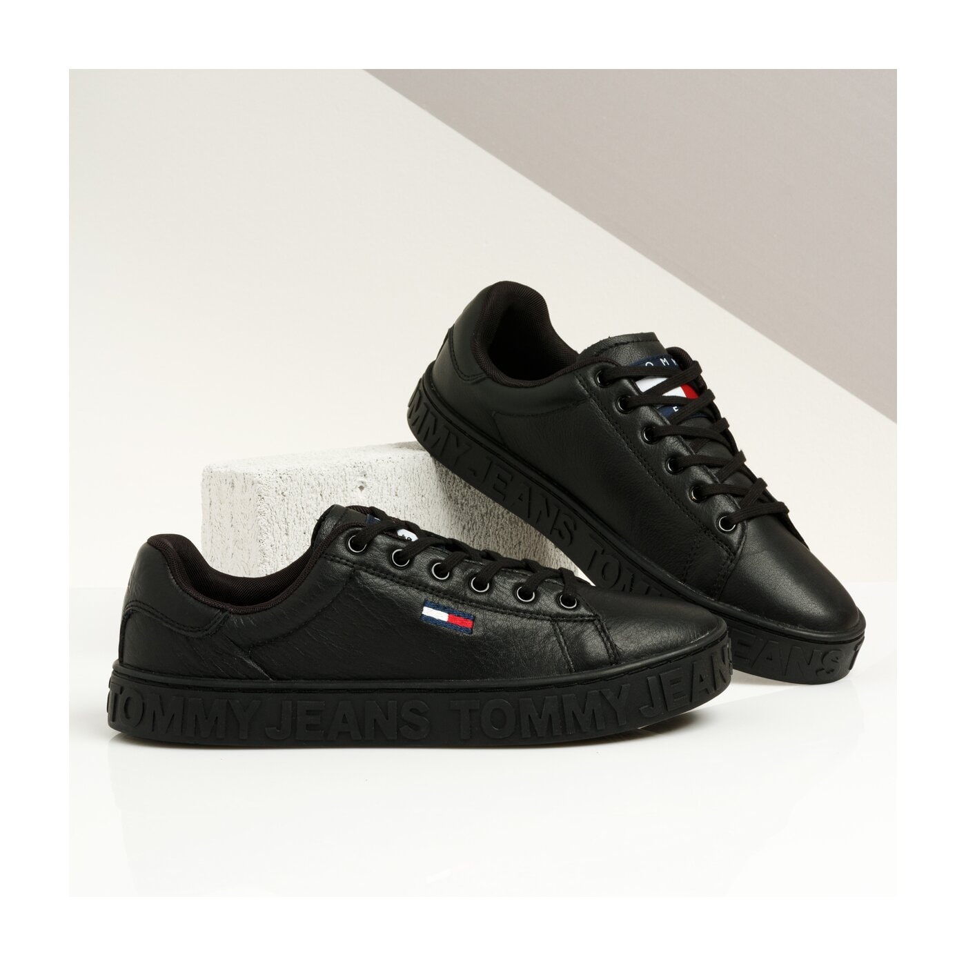 Damskie trampki TOMMY HILFIGER COOL TOMMY JEANS SNEAKER en0en00643bds kolor czarny