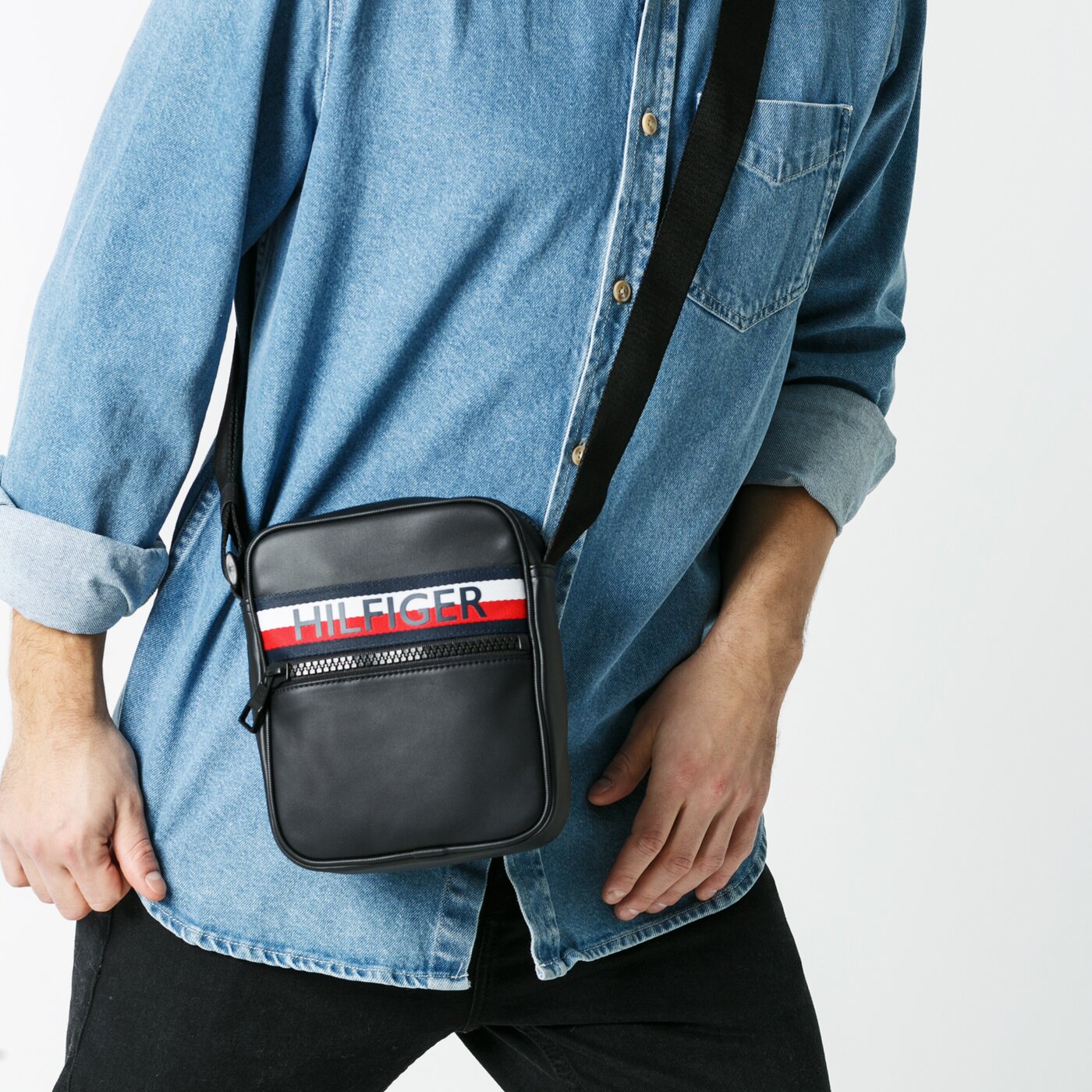 TOMMY HILFIGER TORBA URBAN PU MINI REPORTER am0am05904bds kolor czarny