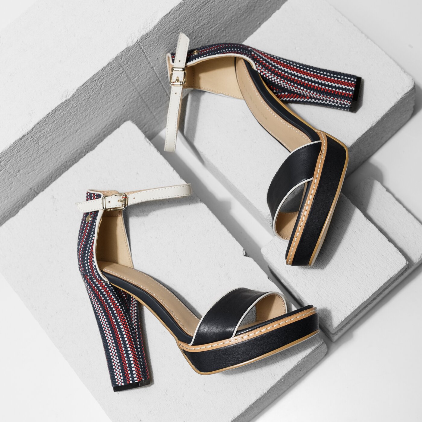 Damskie sandały TOMMY HILFIGER J1285ASMINE 6C fw0fw01042020 kolor granatowy