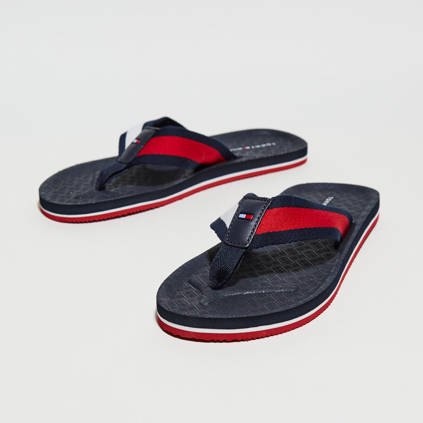 Męskie klapki TOMMY HILFIGER PRINTED COMFORT BEACH SANDAL fm0fm03639dw5 kolor granatowy