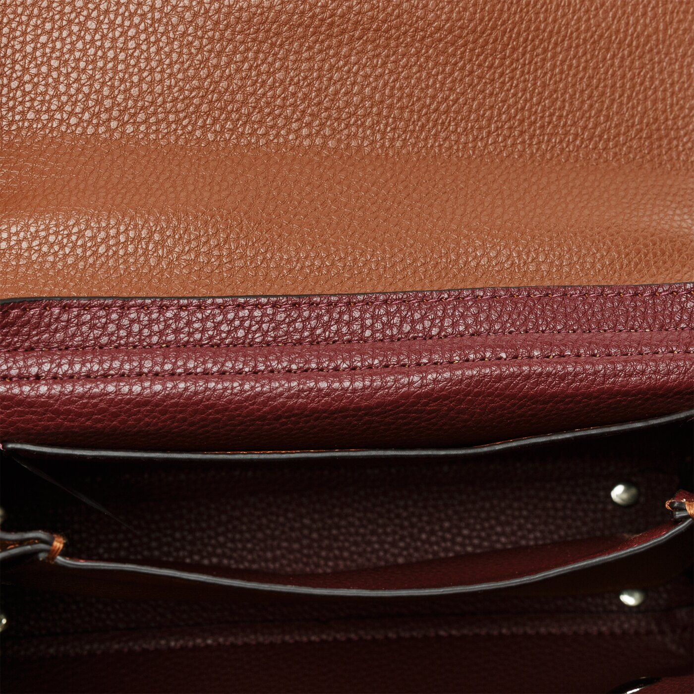 Damska torebka GUESS TOREBKA ARETHA TOP HANDLE FLAP hwvg7439180cog kolor brązowy