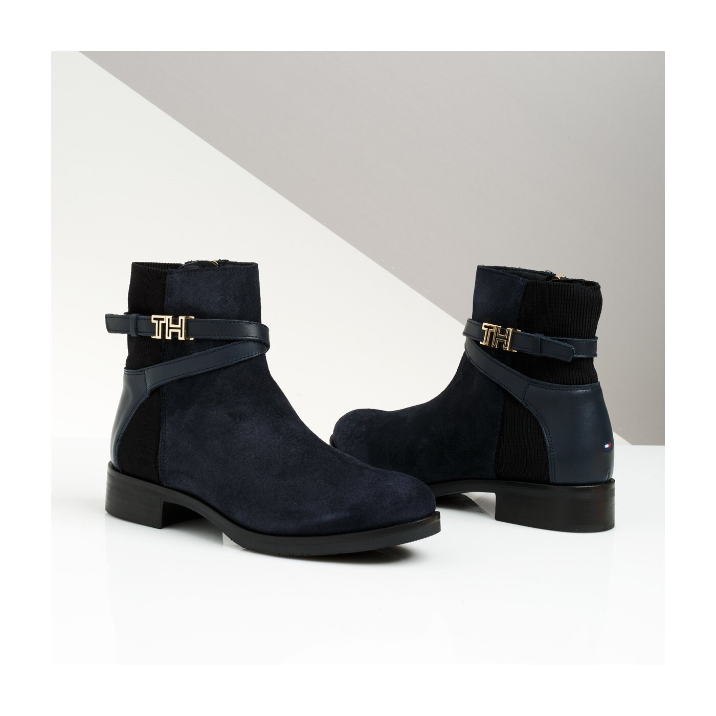 Damskie botki / sztyblety TOMMY HILFIGER TH HARDWARE SUEDE FLAT BOOTIE fw0fw04281403 kolor granatowy