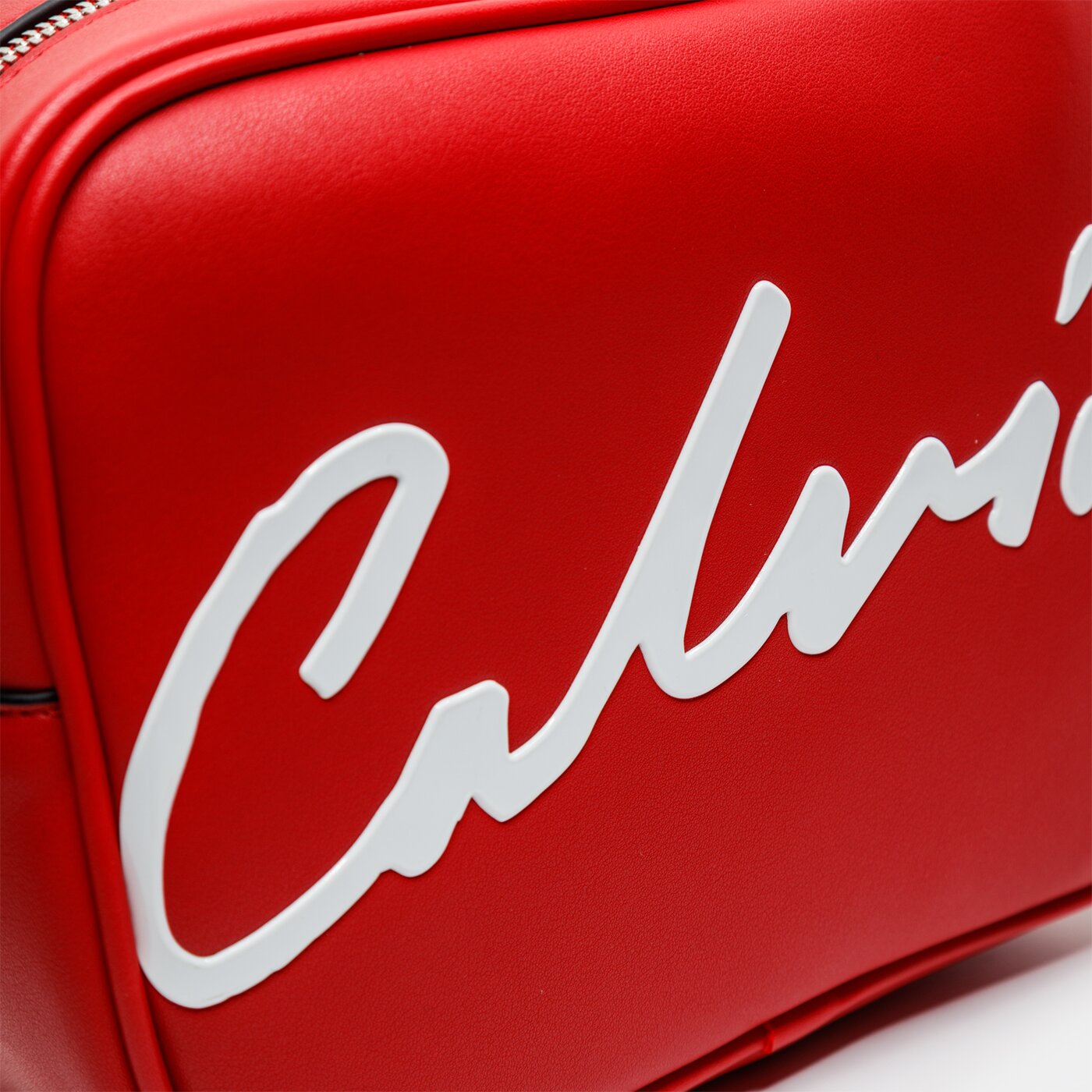 Damska torebka CALVIN KLEIN TOREBKA SCULPTED LARGE CAMERA BAG k60k606573xa9 kolor czerwony