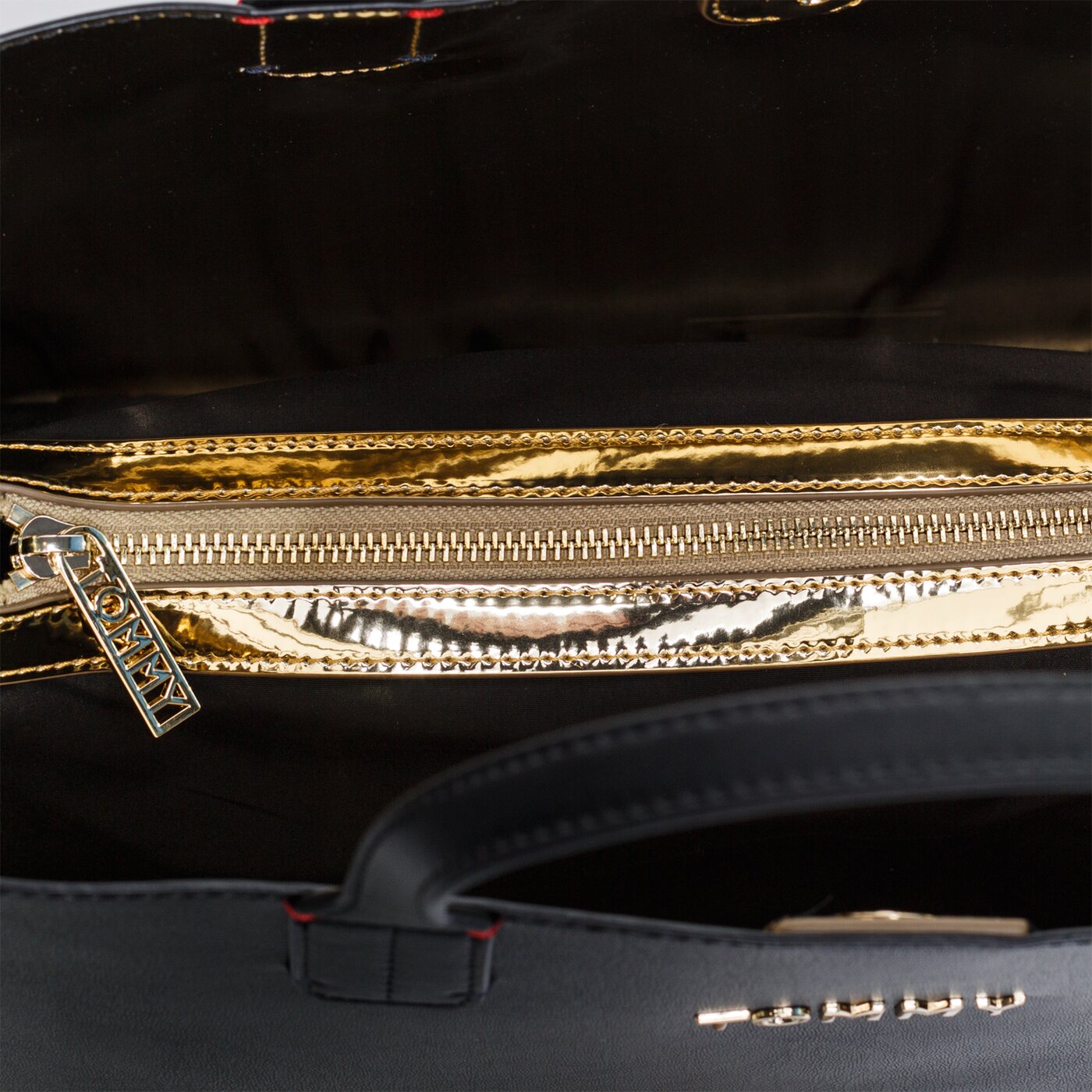 Damska torebka TOMMY HILFIGER TOREBKA ICONIC TOMMY SATCHEL aw0aw088120gj kolor czarny