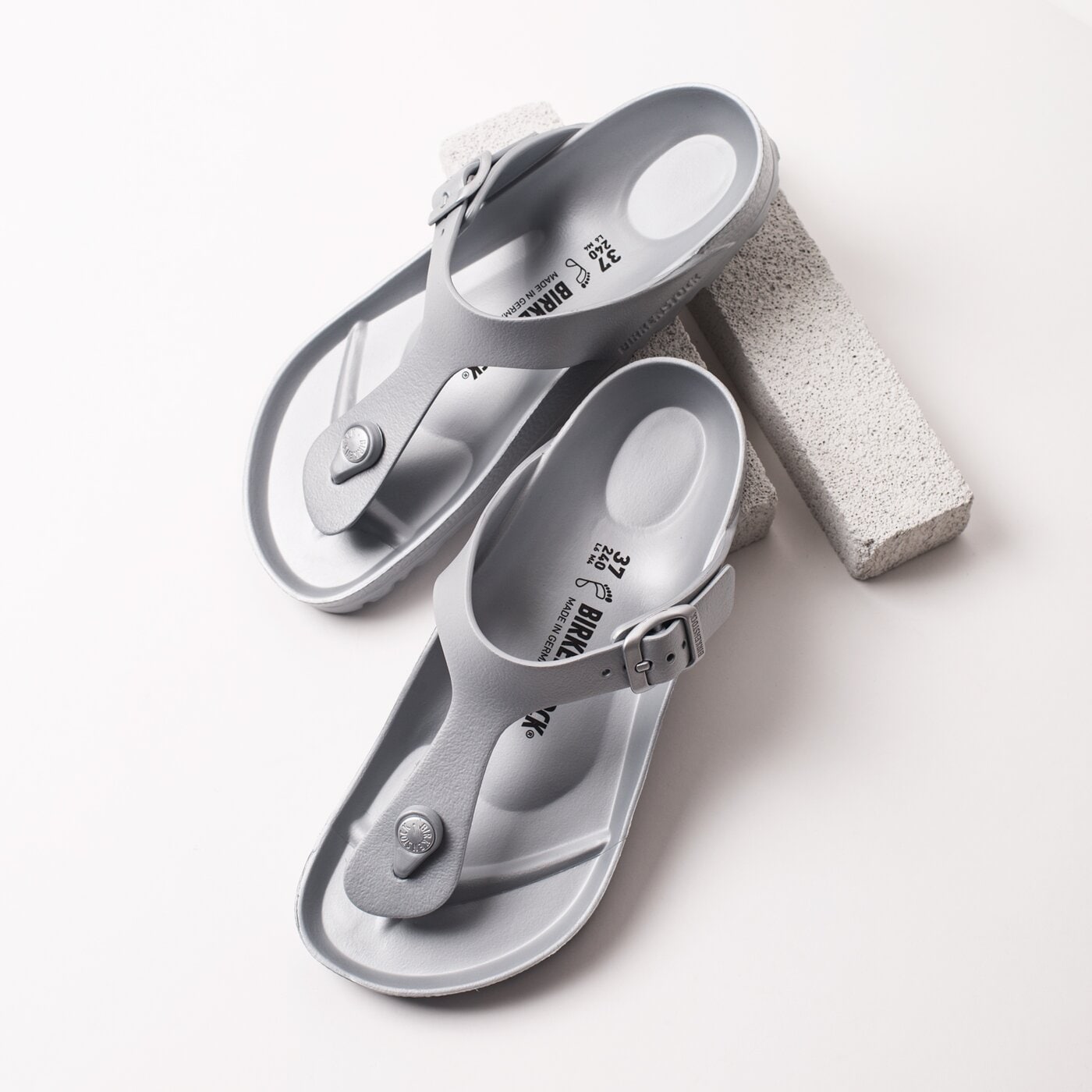 Damskie klapki BIRKENSTOCK GIZEH EVA 1003496 kolor szary