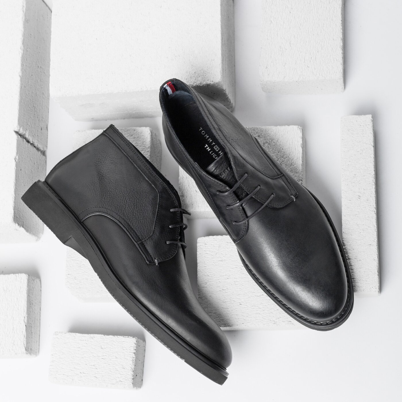 Męskie buty za kostkę TOMMY HILFIGER AUSTIN 2A fm0fm00903990 kolor czarny