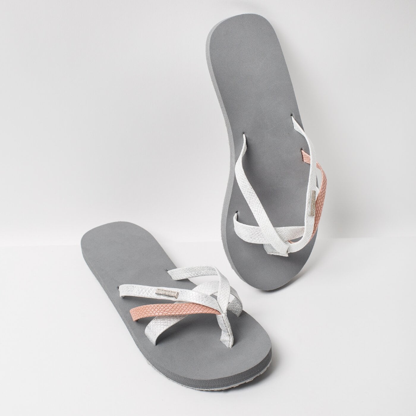 Damskie klapki SYMBIOSIS LUCIA  syws118015 kolor srebrny