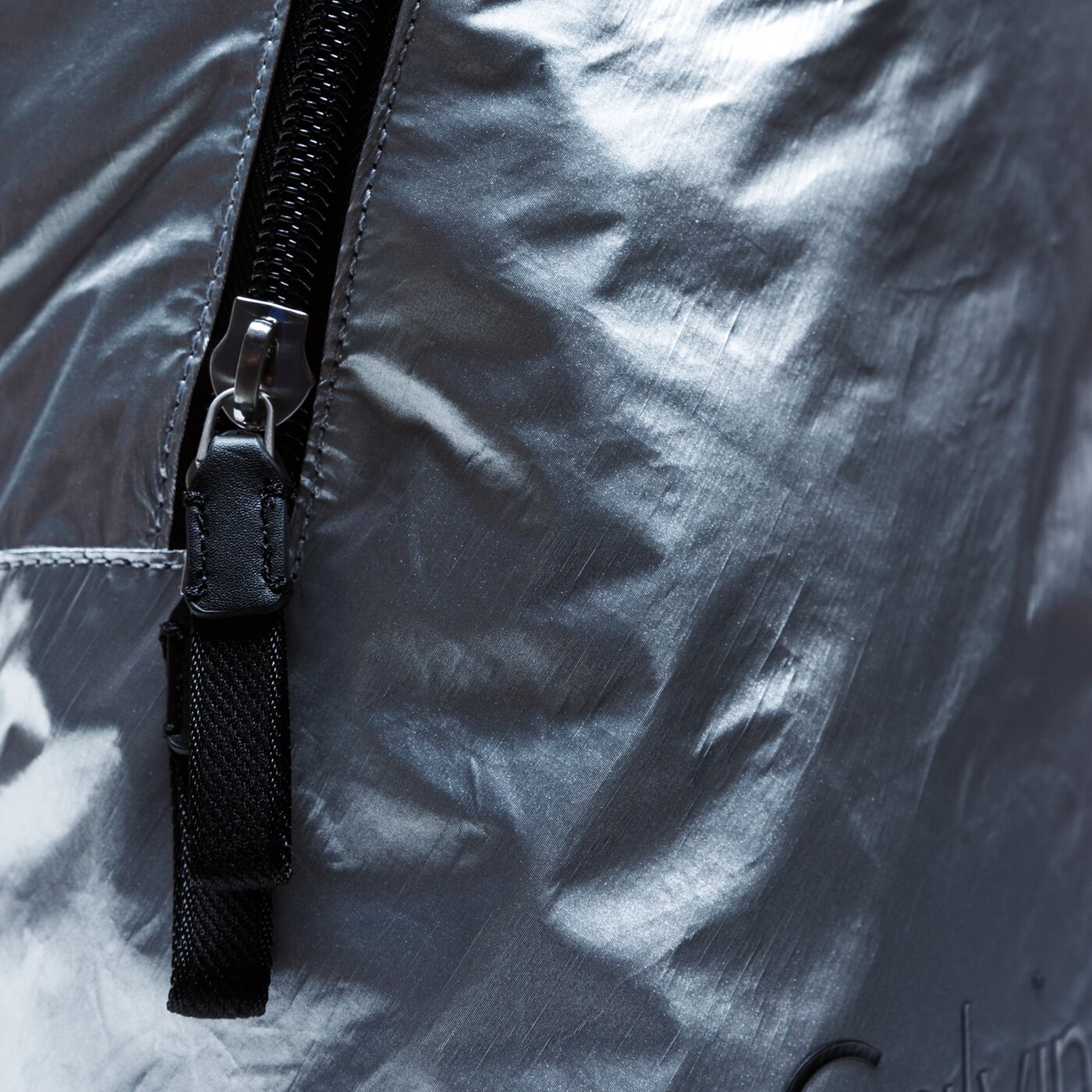 Damski plecak CALVIN KLEIN PLECAK CITY NYLON BACKPACK k60k604347910 kolor srebrny