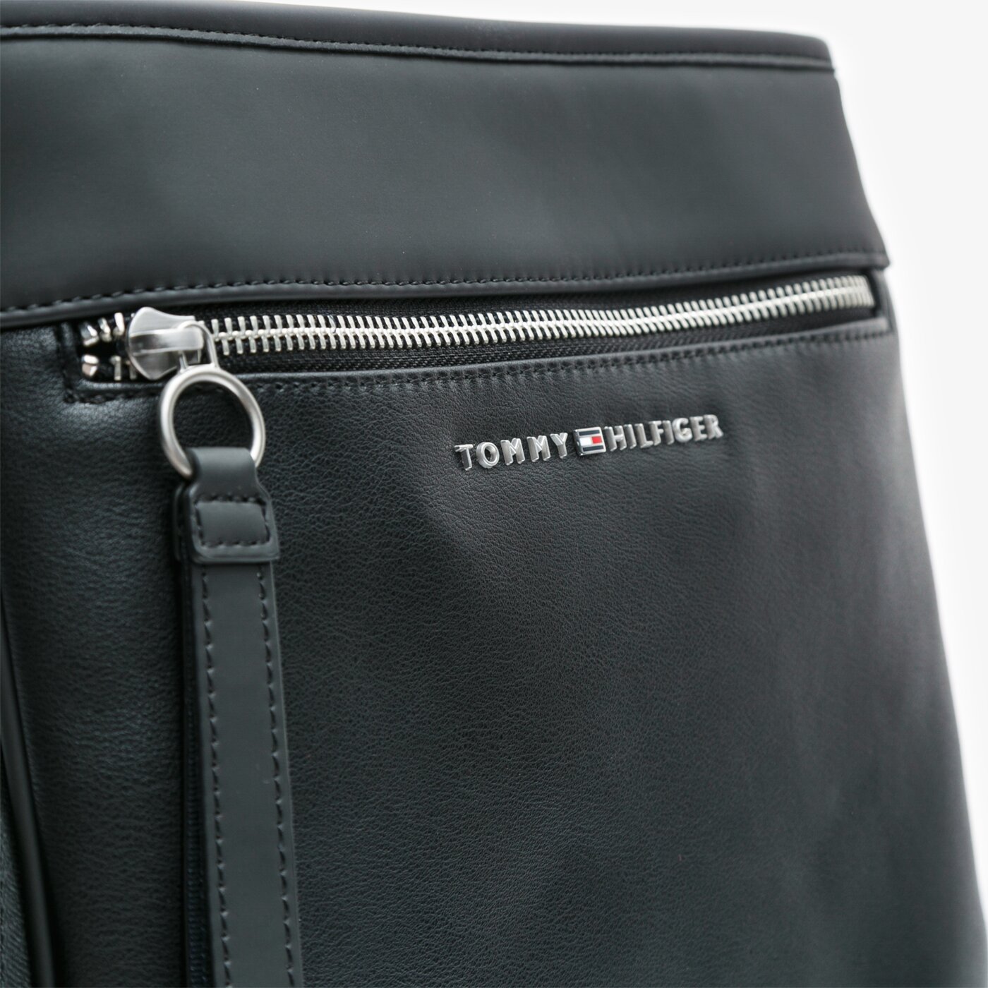 TOMMY HILFIGER TORBA TH METRO CROSSOVER am0am05585bds kolor czarny