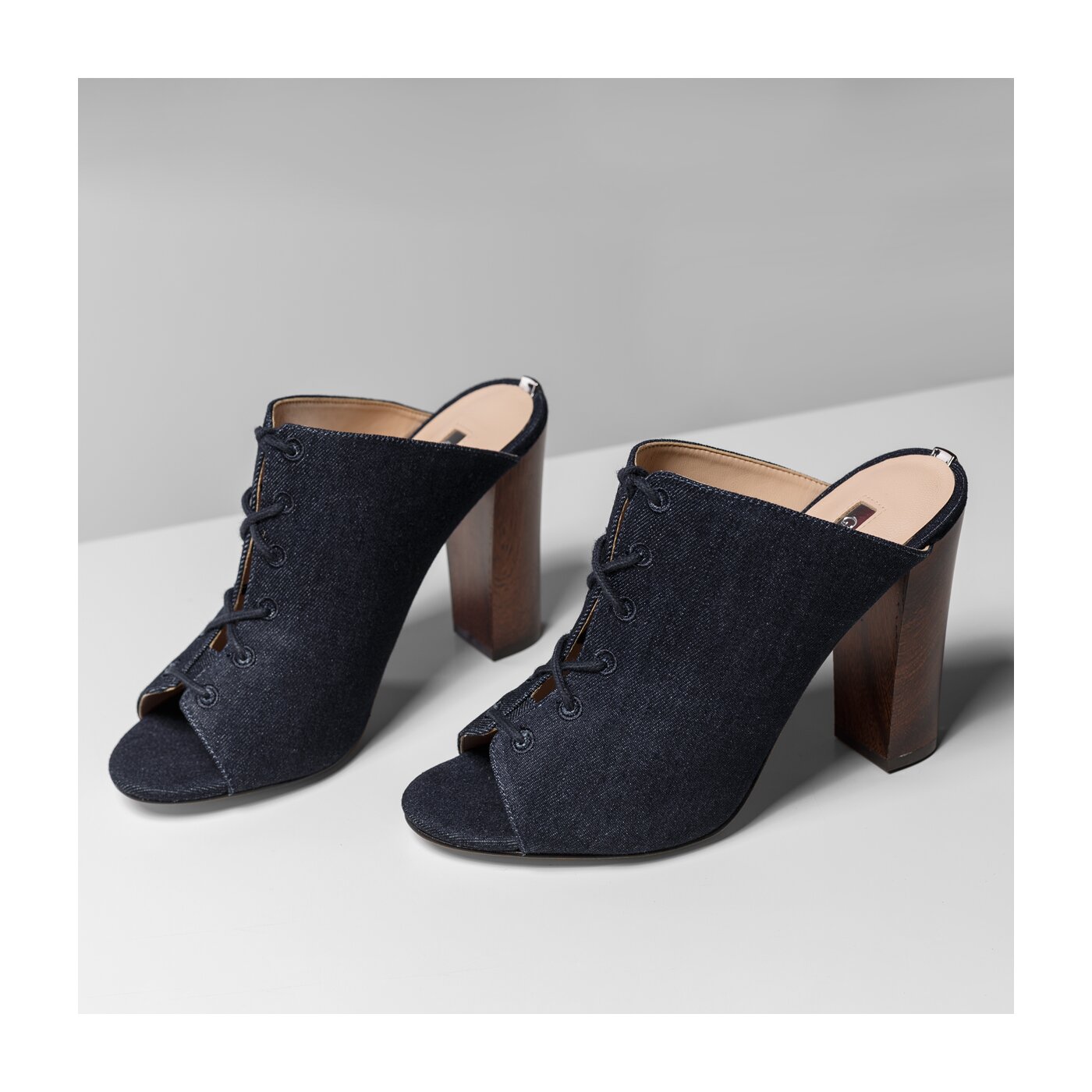 Damskie klapki GUESS EDITT fledi1den06navy kolor granatowy