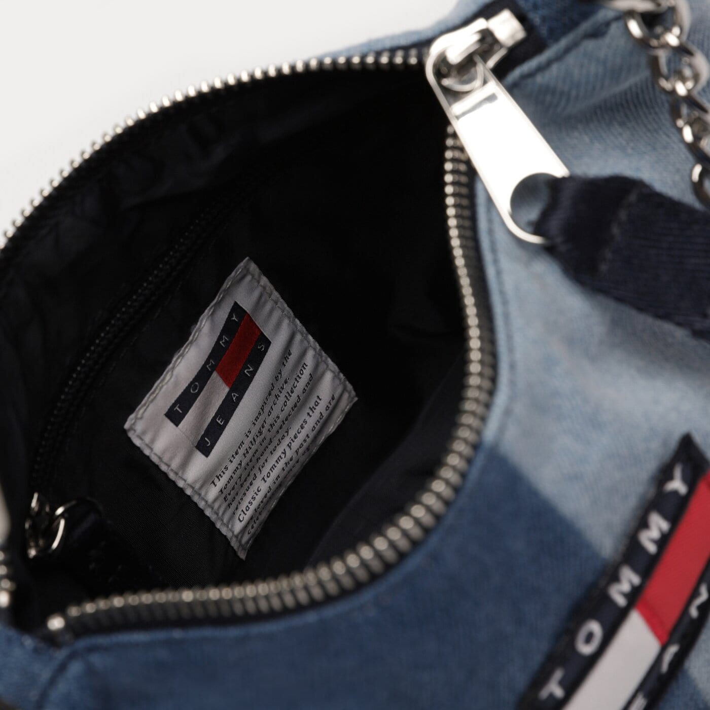 Damska torebka TOMMY HILFIGER TOREBKA TJW HERITAGE SHOULDER BAG DENIM aw0aw148220gy kolor multicolor