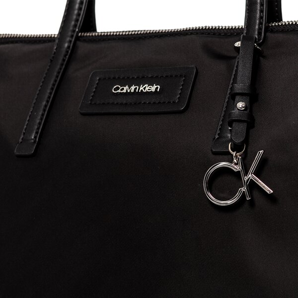 Damska torebka CALVIN KLEIN TOREBKA MUST NYLON SHOPPER k60k609868bax kolor czarny