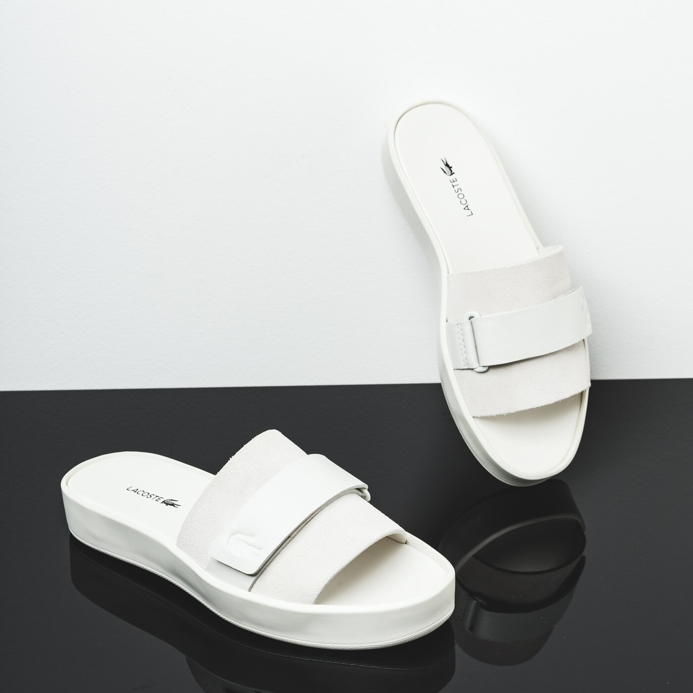 Damskie klapki LACOSTE PIRLE SLIDE 119 1 CFA 737cfa003418c kolor biały