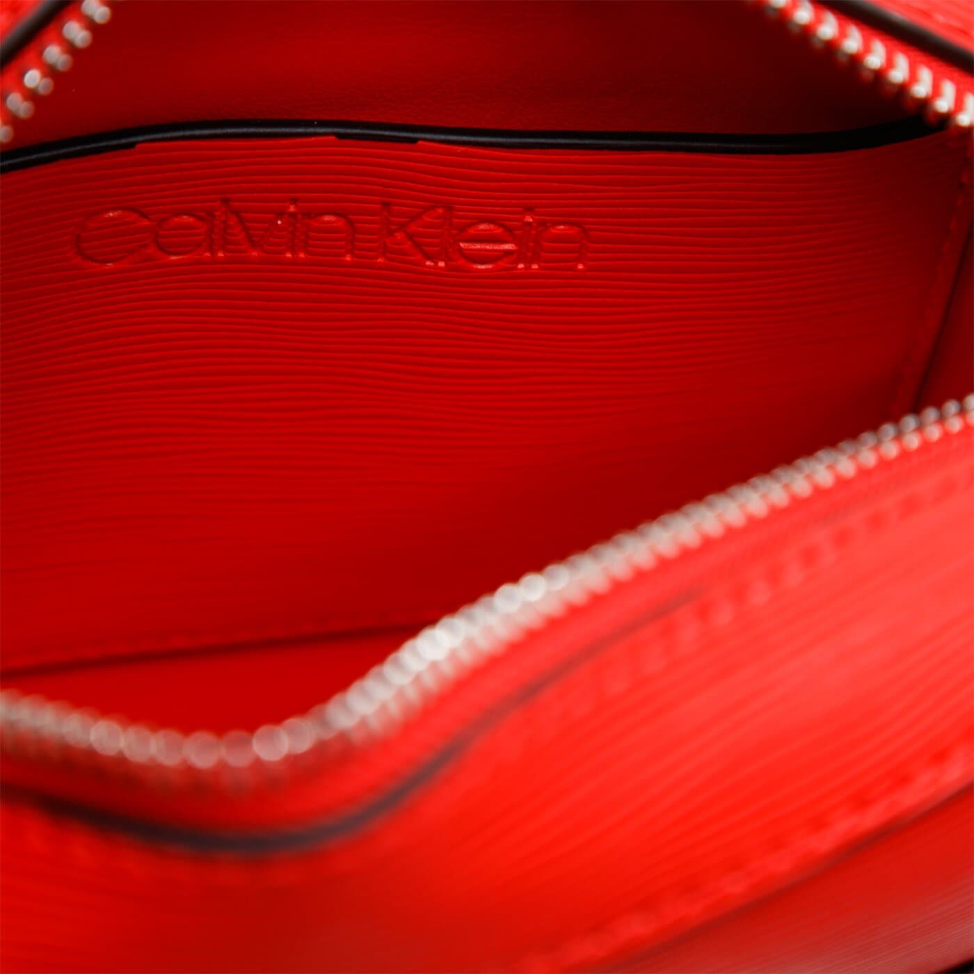 Damska torebka CALVIN KLEIN TOREBKA CAMERA BAG k60k608069xa7 kolor czerwony