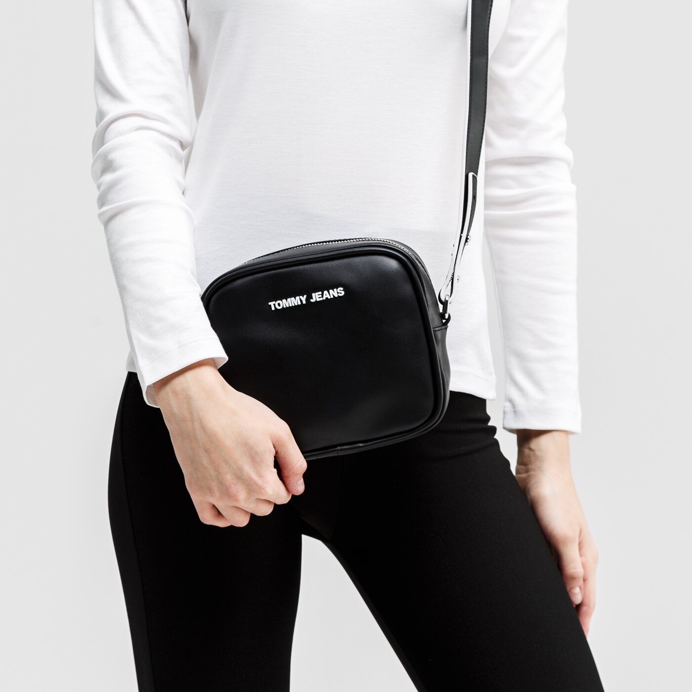 Damska torebka TOMMY HILFIGER TOREBKA TJW FEMME PU CROSSOVER aw0aw08959bds kolor czarny