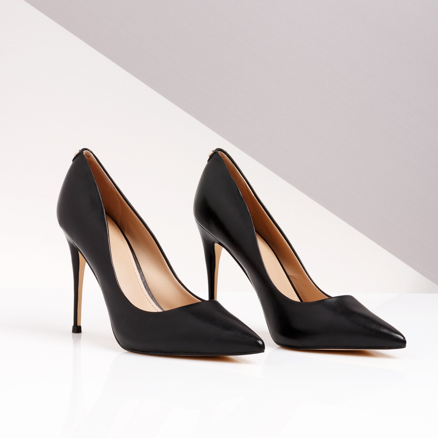 Damskie szpilki / czółenka GUESS OKLEY fl7ok6lea08black kolor czarny