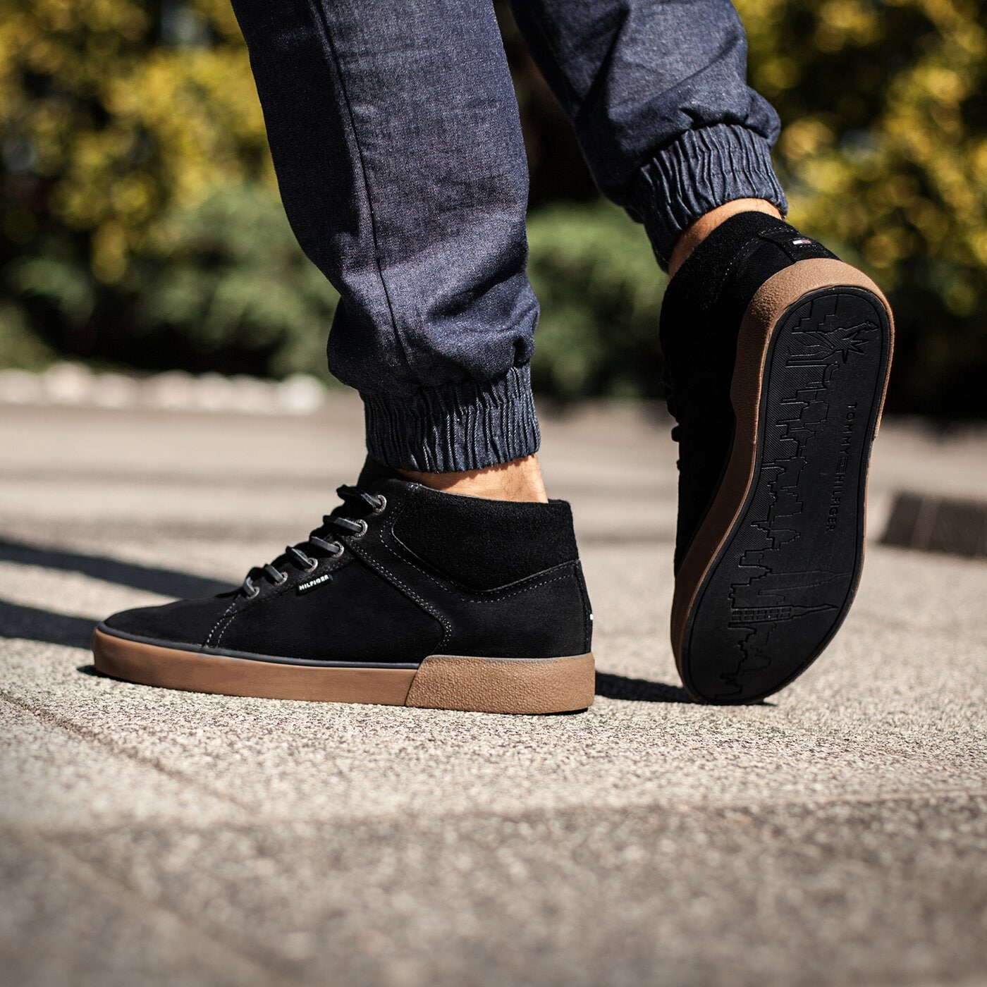 Męskie buty za kostkę TOMMY HILFIGER W2285ILLIS 2B fm56821540403 kolor granatowy