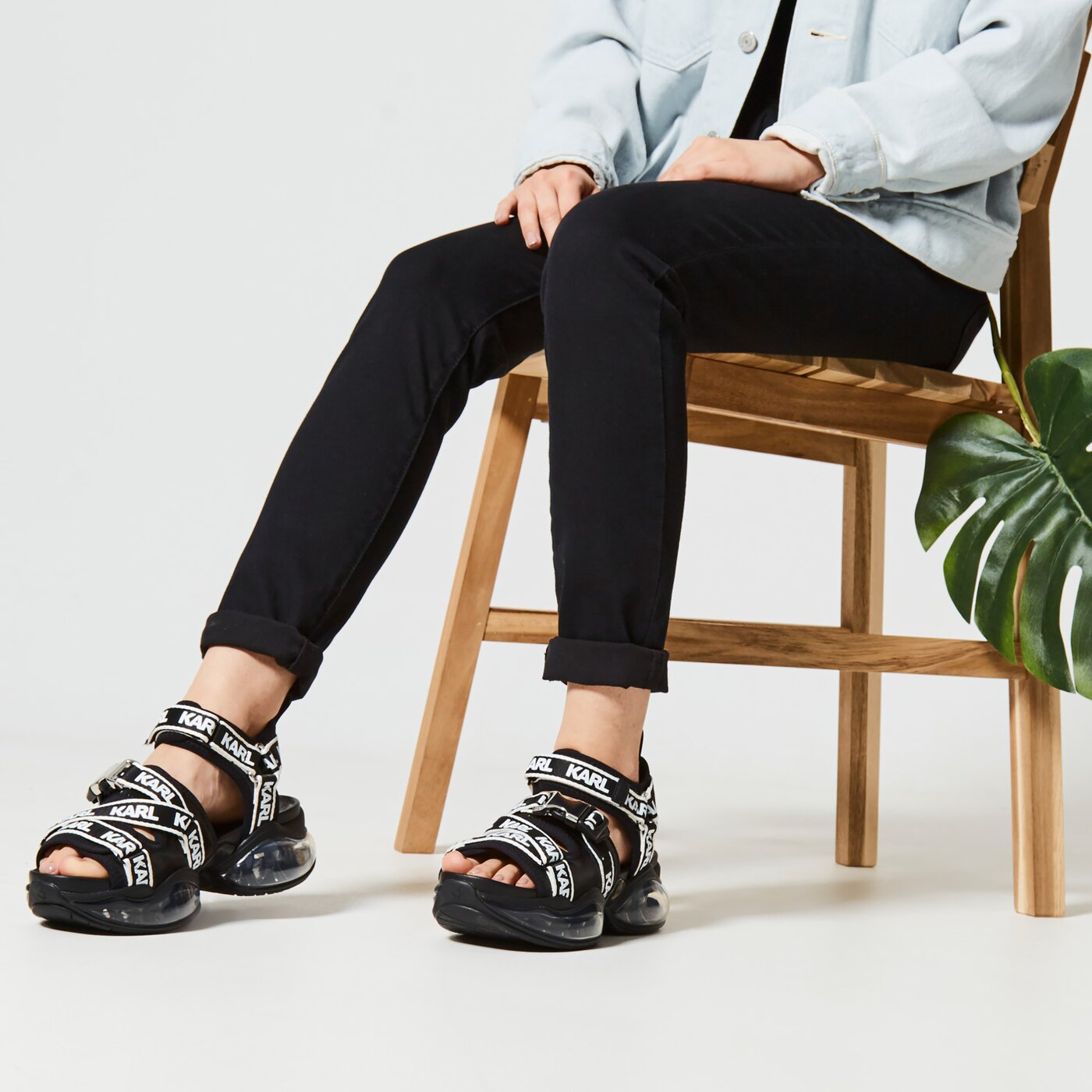 Damskie sandały KARL LAGERFELD VENTURA 2 ORBITAL RUN SANDAL kl6270540x kolor czarny