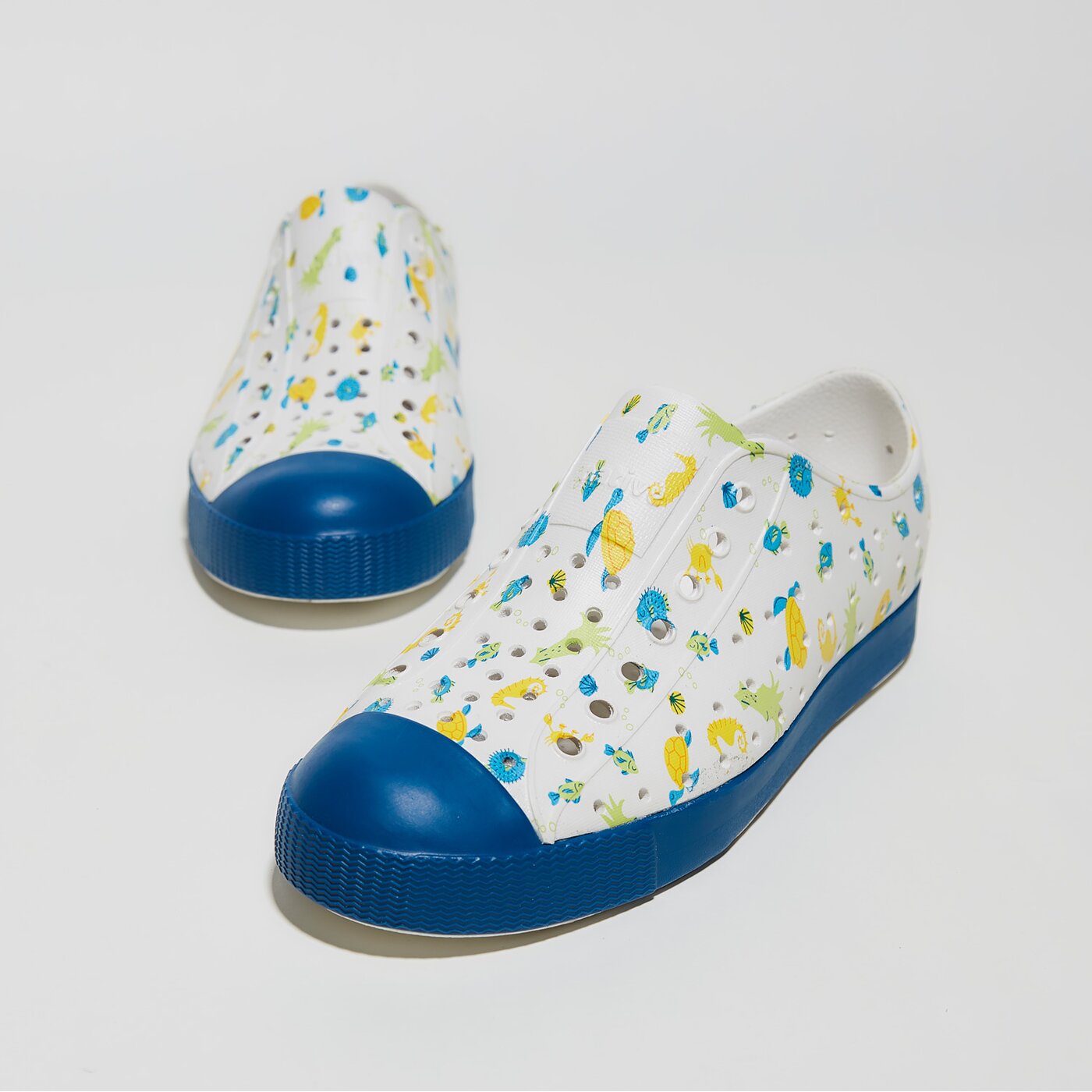 Dziecięce trampki NATIVE JEFFERSON PRINT JUNIOR 12100101-8970 kolor biały