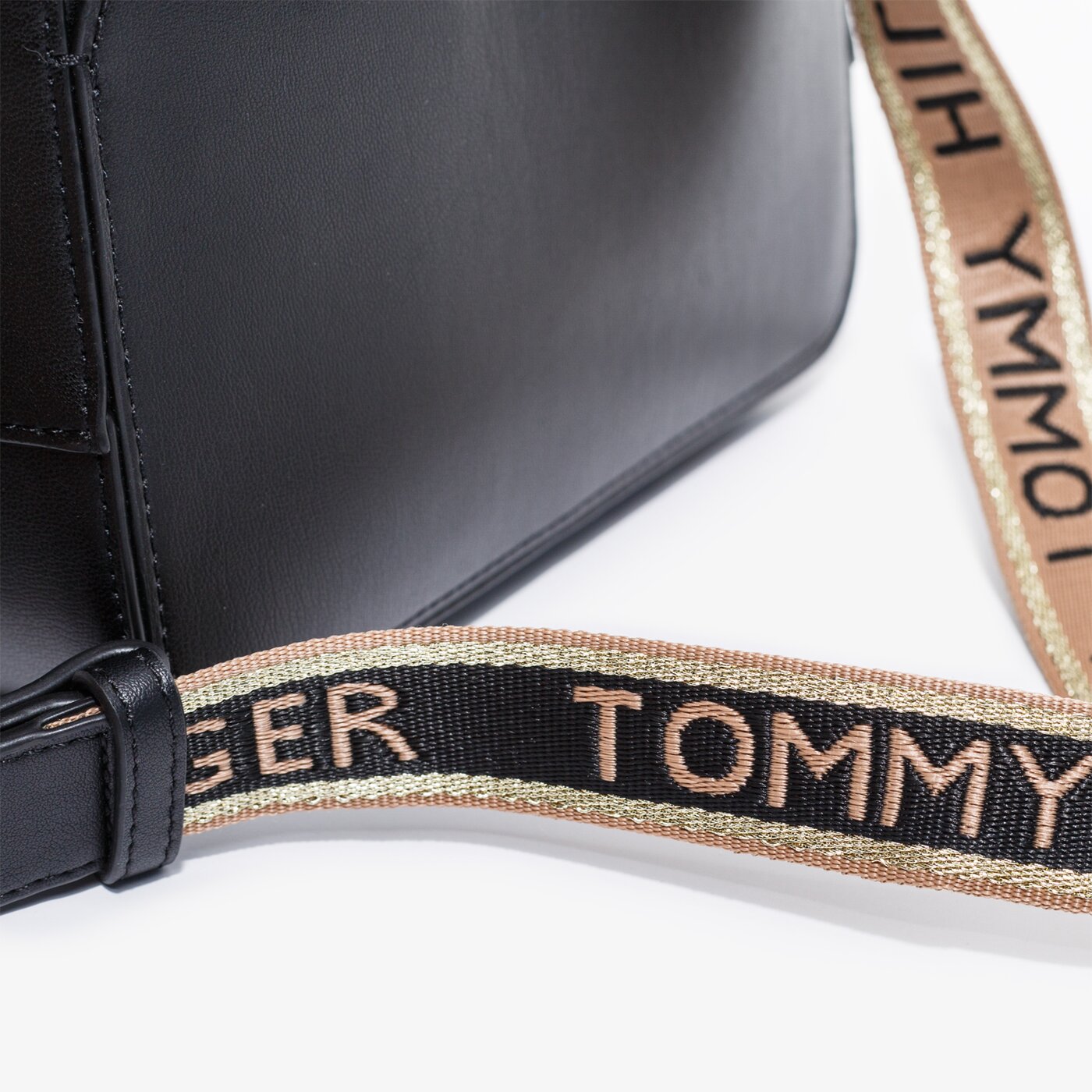 Damska torebka TOMMY HILFIGER TOREBKA ICONIC TOMMY CAMERA BAG aw0aw09047bbu kolor czarny