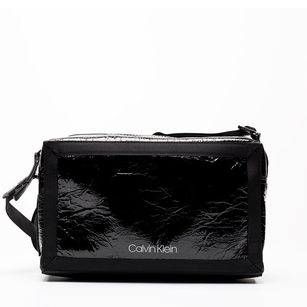 Damska torebka CALVIN KLEIN TOREBKA OUTLINE MEDIUM CROSSBODY k60k604820001 kolor czarny