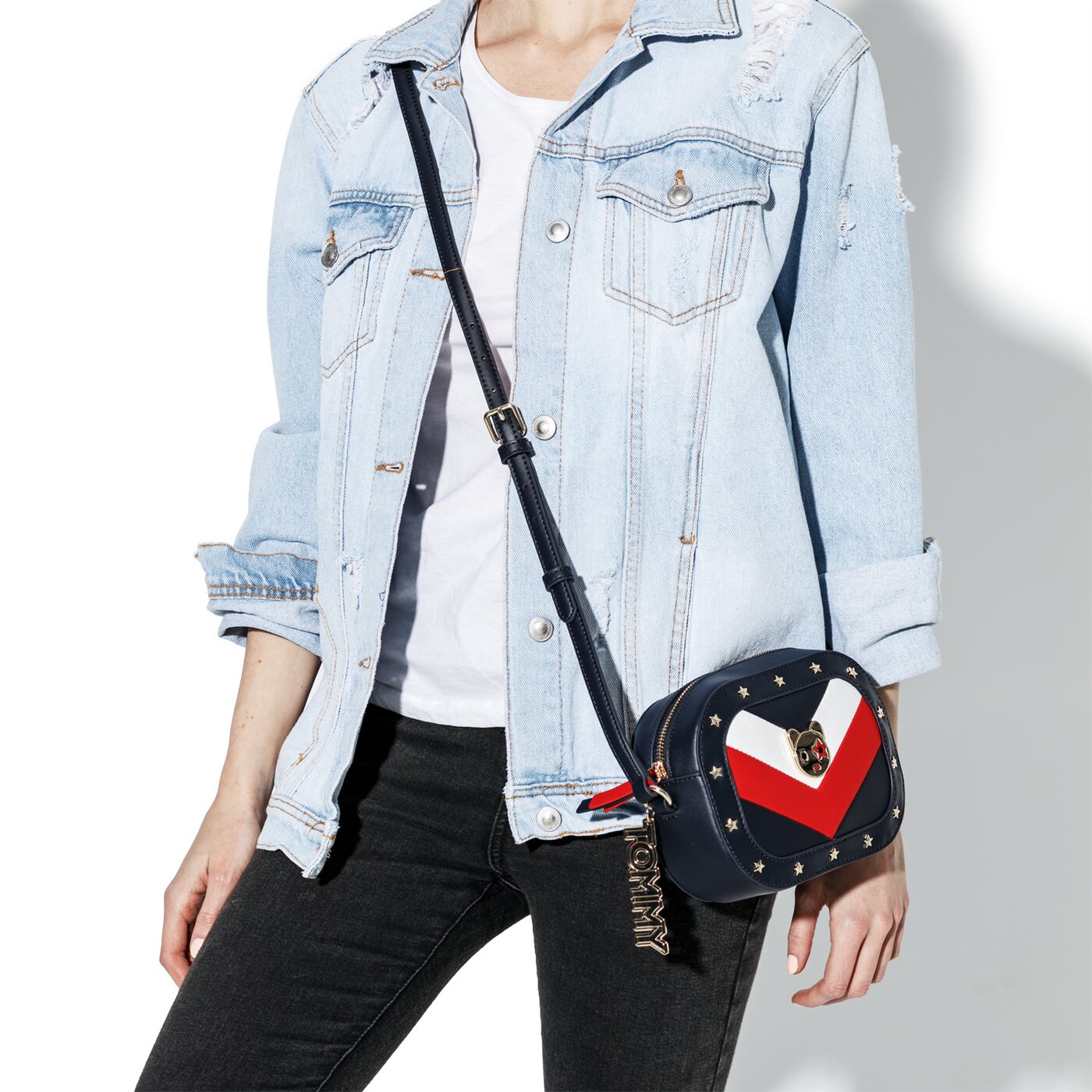 Damska torebka TOMMY HILFIGER TOREBKA MASCOT ROUND CROSSOVER LEATHER aw0aw05848901 kolor multicolor