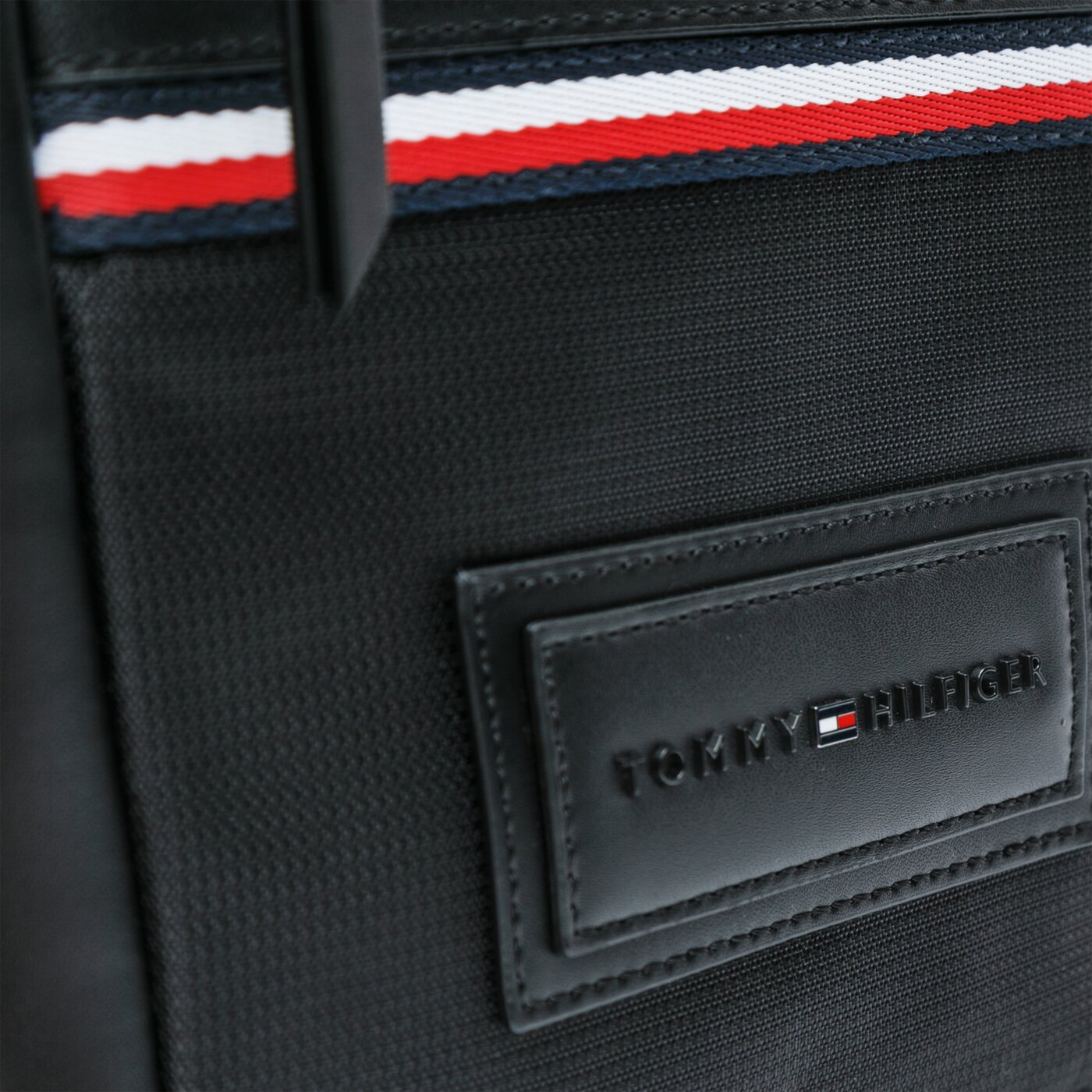 TOMMY HILFIGER TORBA MODERN NYLON MINI CROSSOVER am0am05569bds kolor czarny