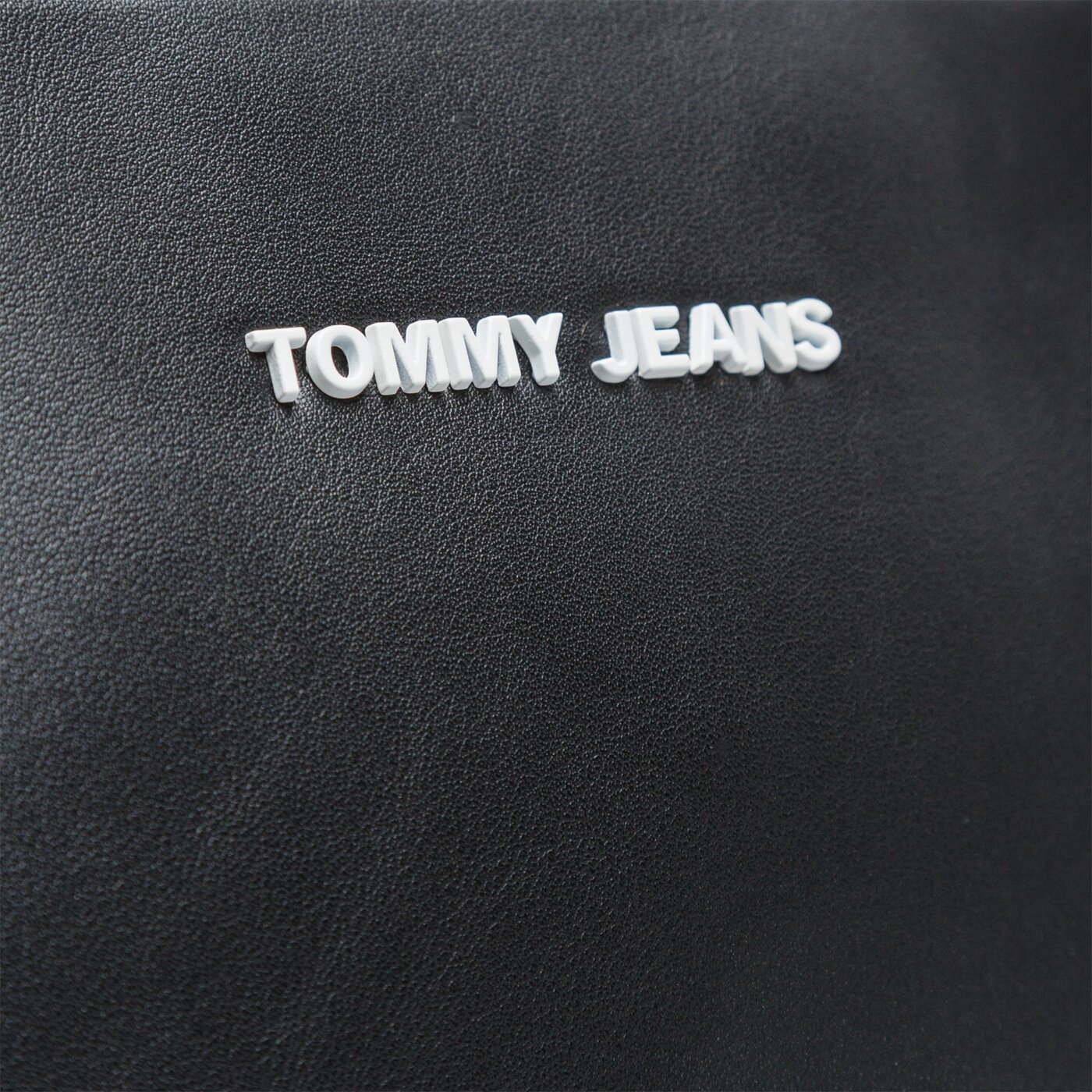 Damska torebka TOMMY HILFIGER TOREBKA FEMME E/W TOTE PU aw0aw080550f4 kolor czarny