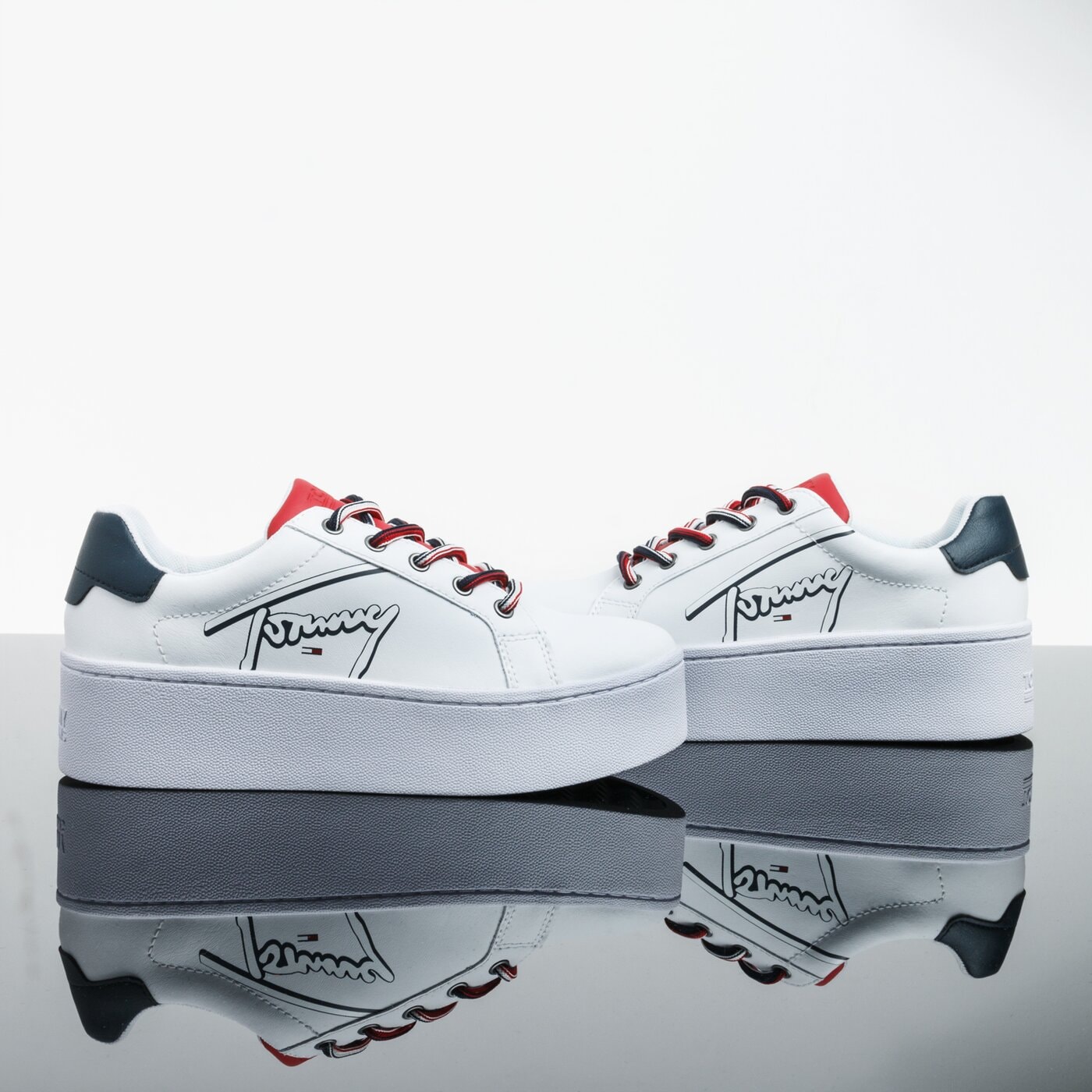 Damskie trampki TOMMY HILFIGER TOMMY ICON SIGNATURE FLATFORM en0en006890k6 kolor biały