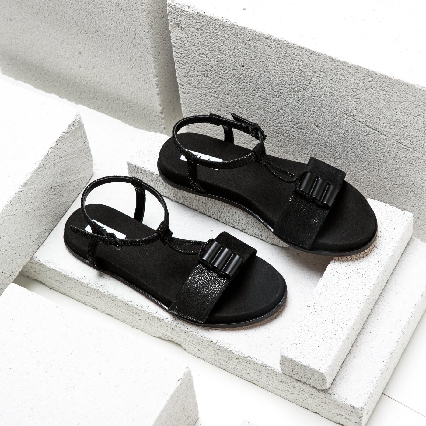 Damskie sandały CLARKS AGEAN COOL 26123038 kolor czarny