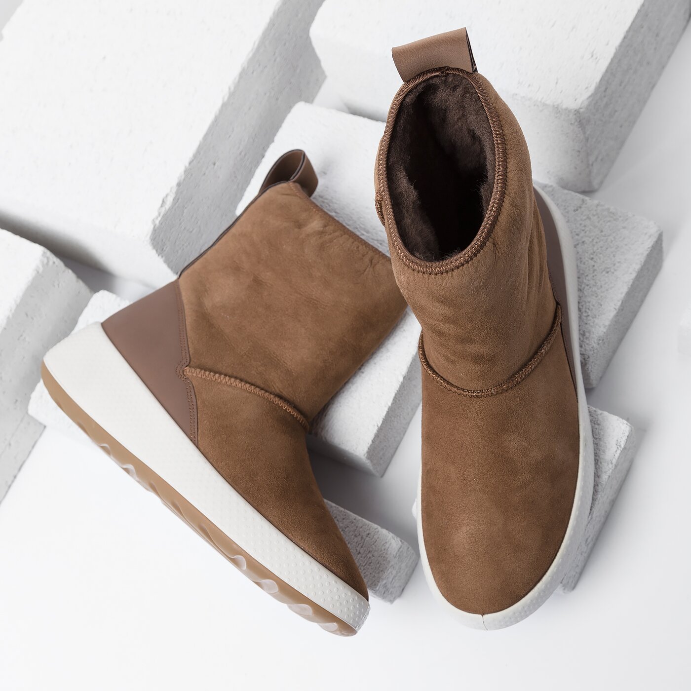 Damskie botki / sztyblety ECCO UKIUK 22100355778 kolor brązowy