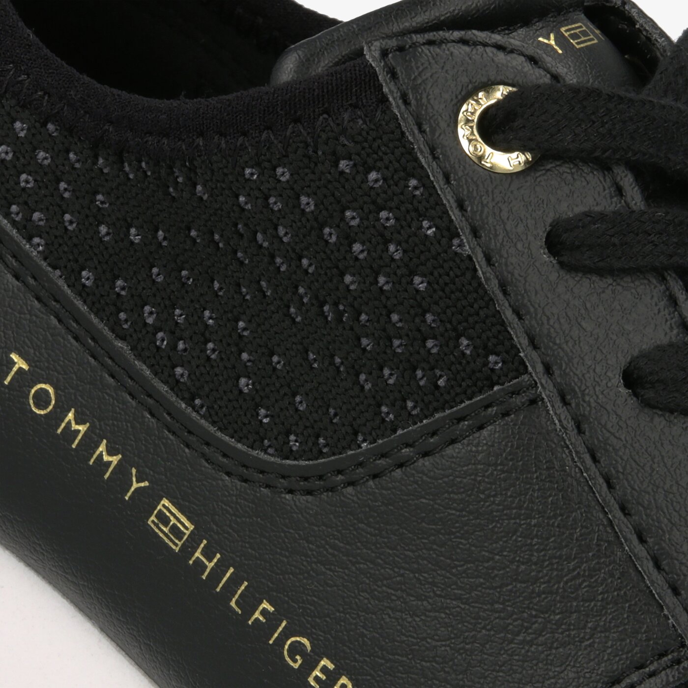 Damskie sneakersy (buty) TOMMY HILFIGER CITY ICONIC KNITTED SNEAKER fw0fw04306990 kolor czarny