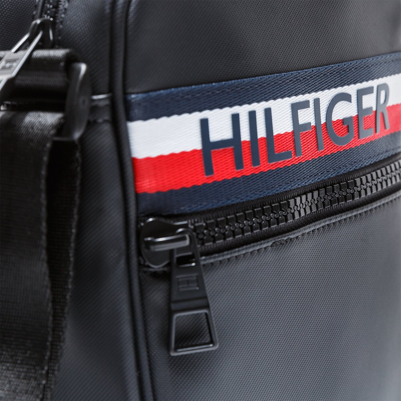 TOMMY HILFIGER TORBA URBAN PU MINI REPORTER am0am05904bds kolor czarny