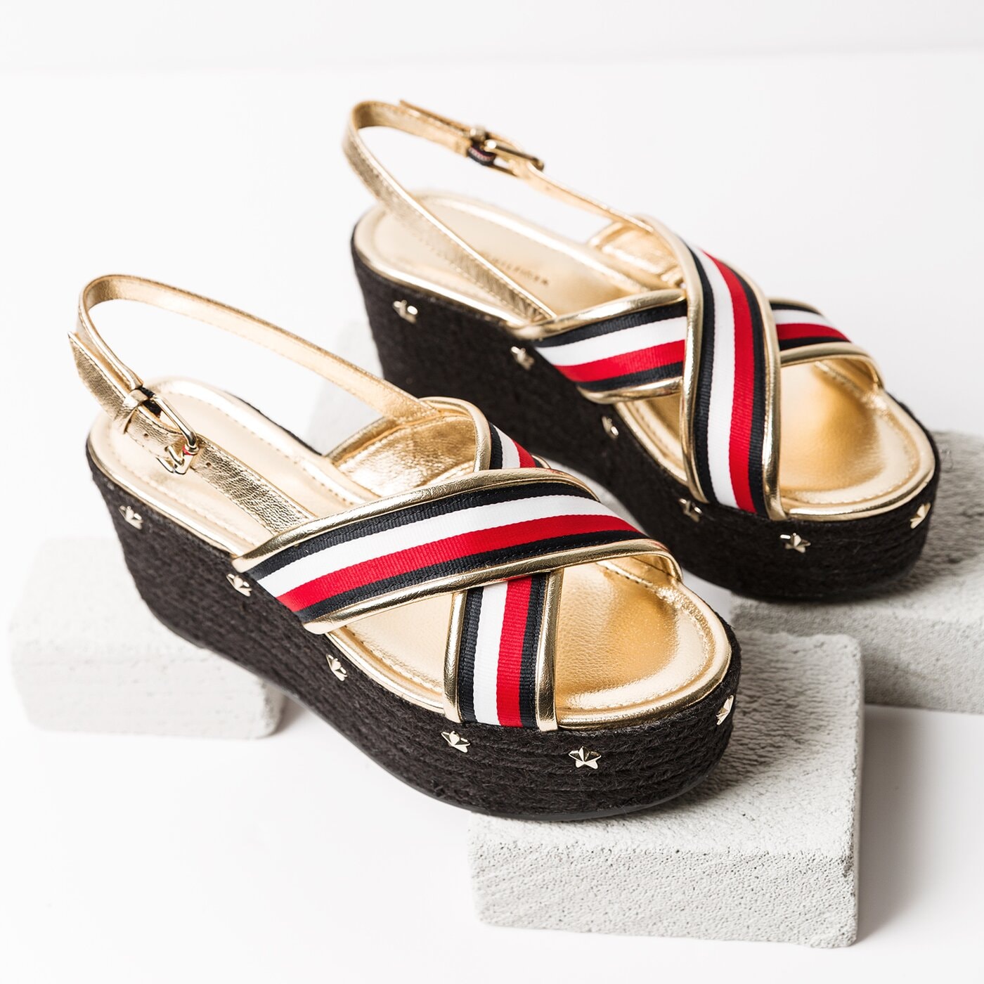 Damskie sandały TOMMY HILFIGER CORPORATE RIBBON FLATFORM SANDAL fw0fw02527020 kolor złoty