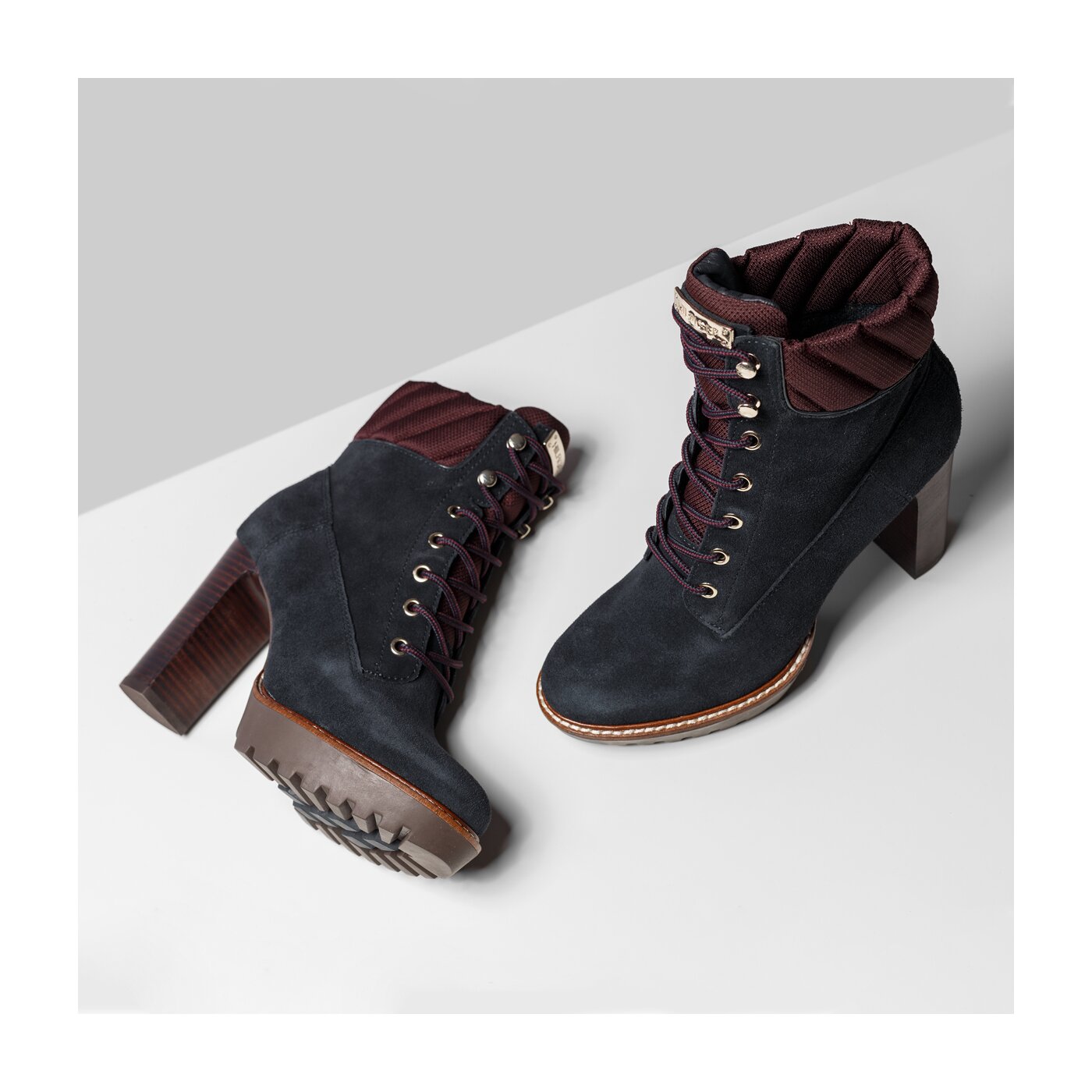 Damskie botki / sztyblety TOMMY HILFIGER I1285LEEN 13C1 fw56821516403 kolor granatowy