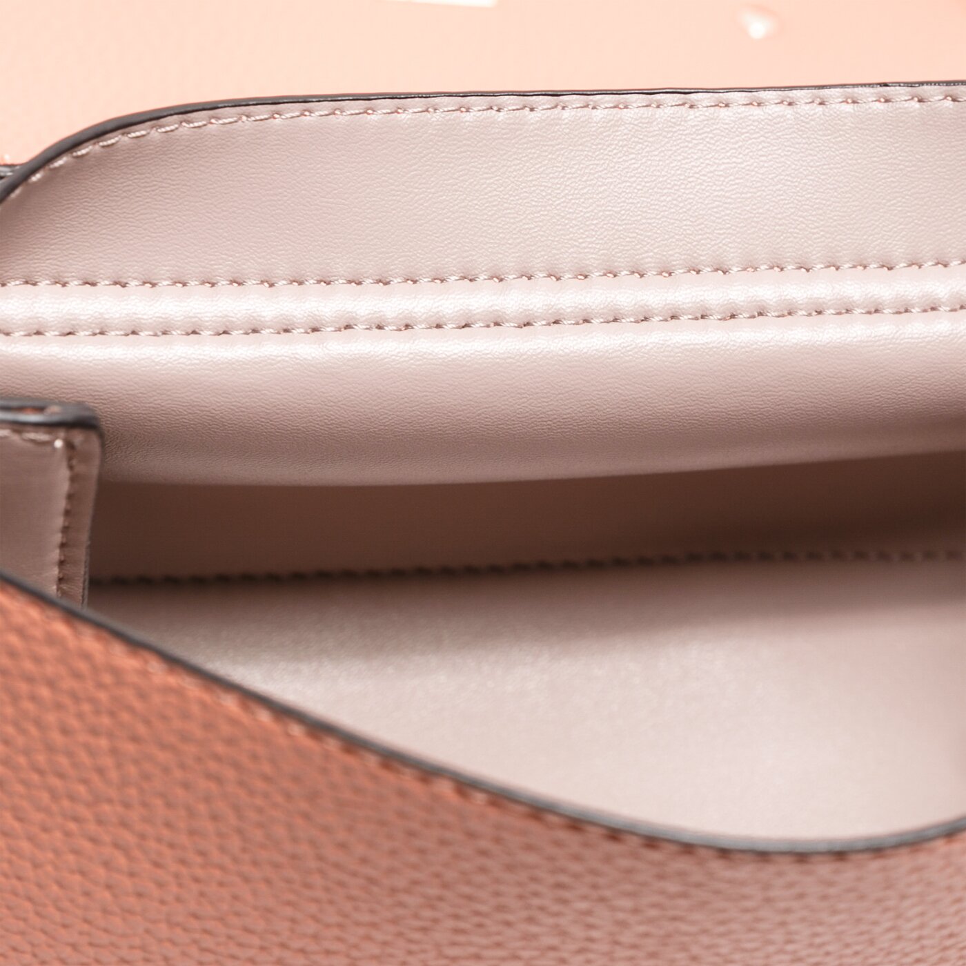 Damska torebka GUESS TOREBKA UPTOWN CHIC MINI XBODY FLAP hwvg7301780pch kolor różowy