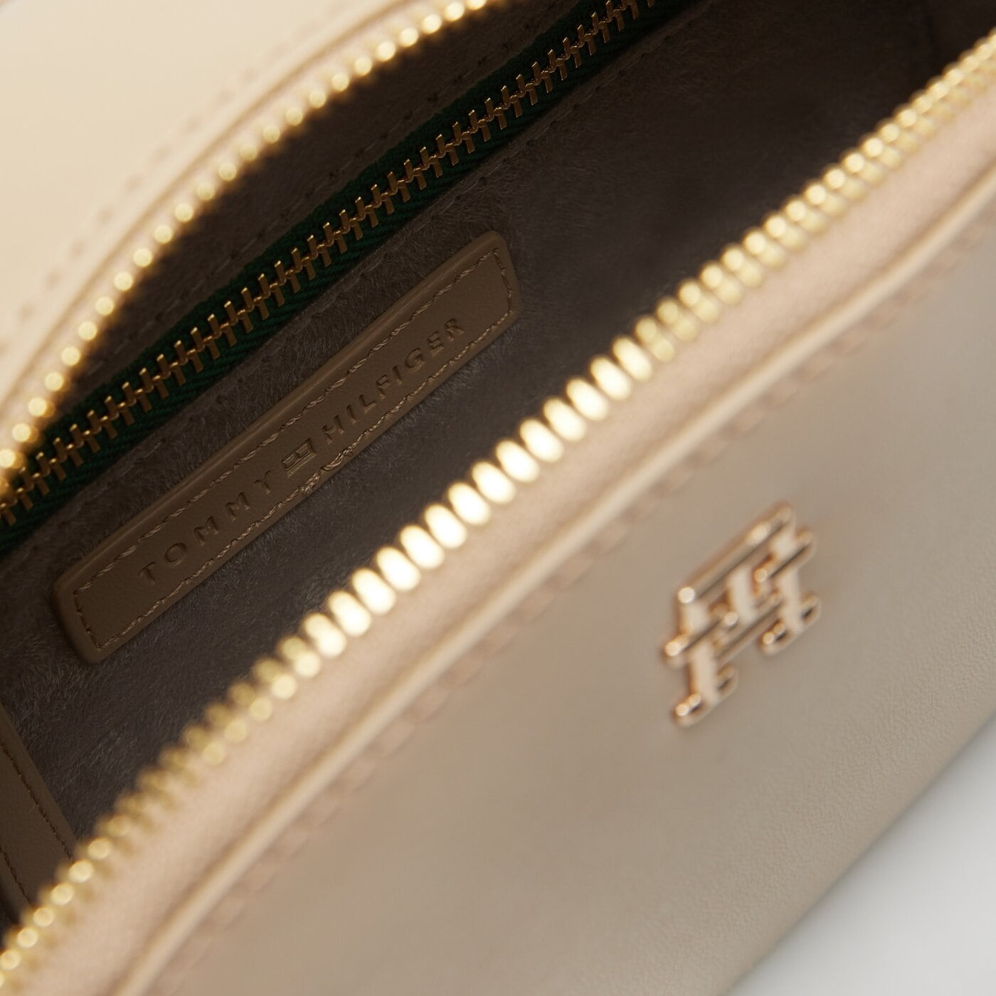 Damska torebka TOMMY HILFIGER TOREBKA TH MONOTYPE HALF MOON CROSSOVER aw0aw16482aeg kolor beżowy