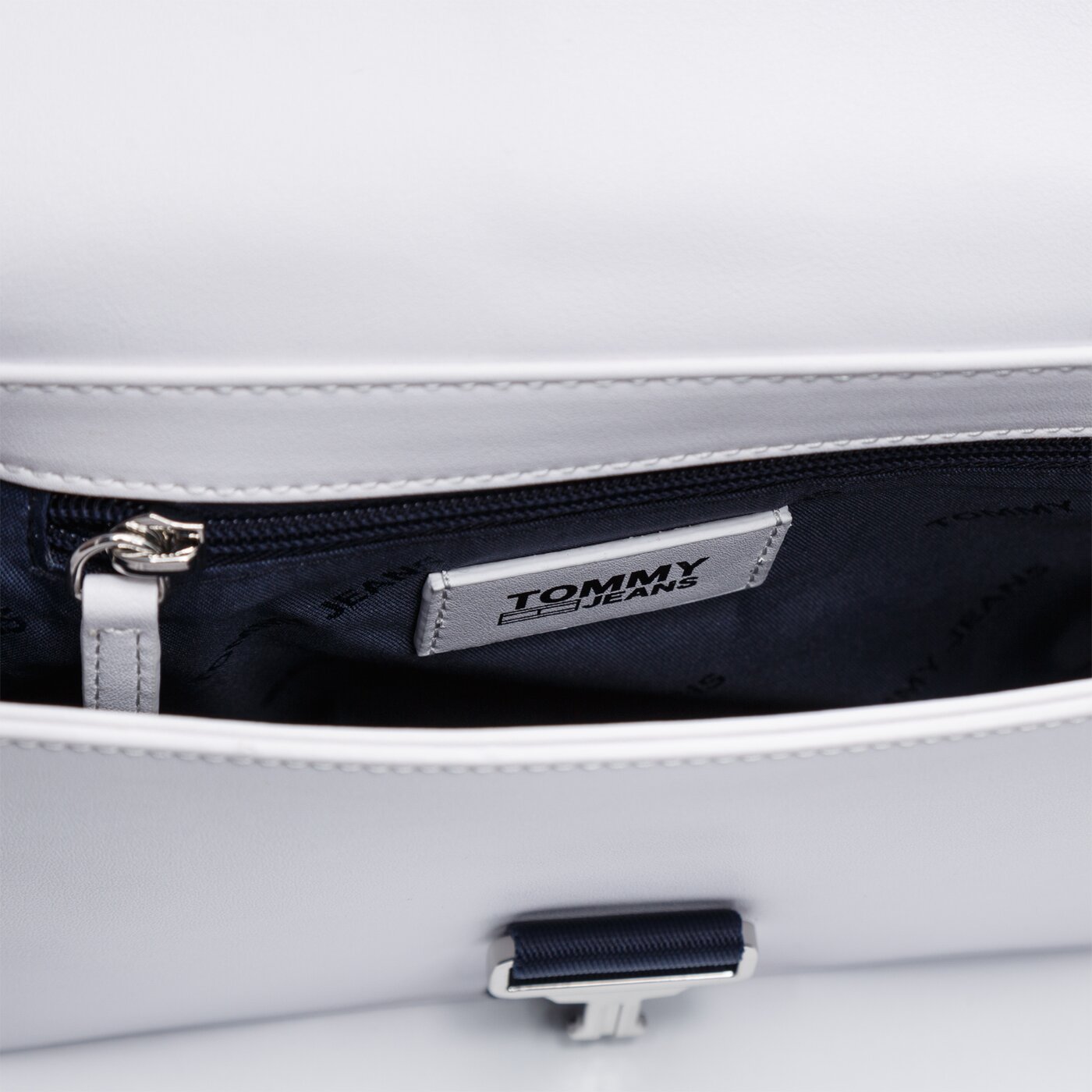 Damska torebka TOMMY HILFIGER TOREBKA FEMME ITEM CROSSOVER aw0aw08409ya2 kolor biały