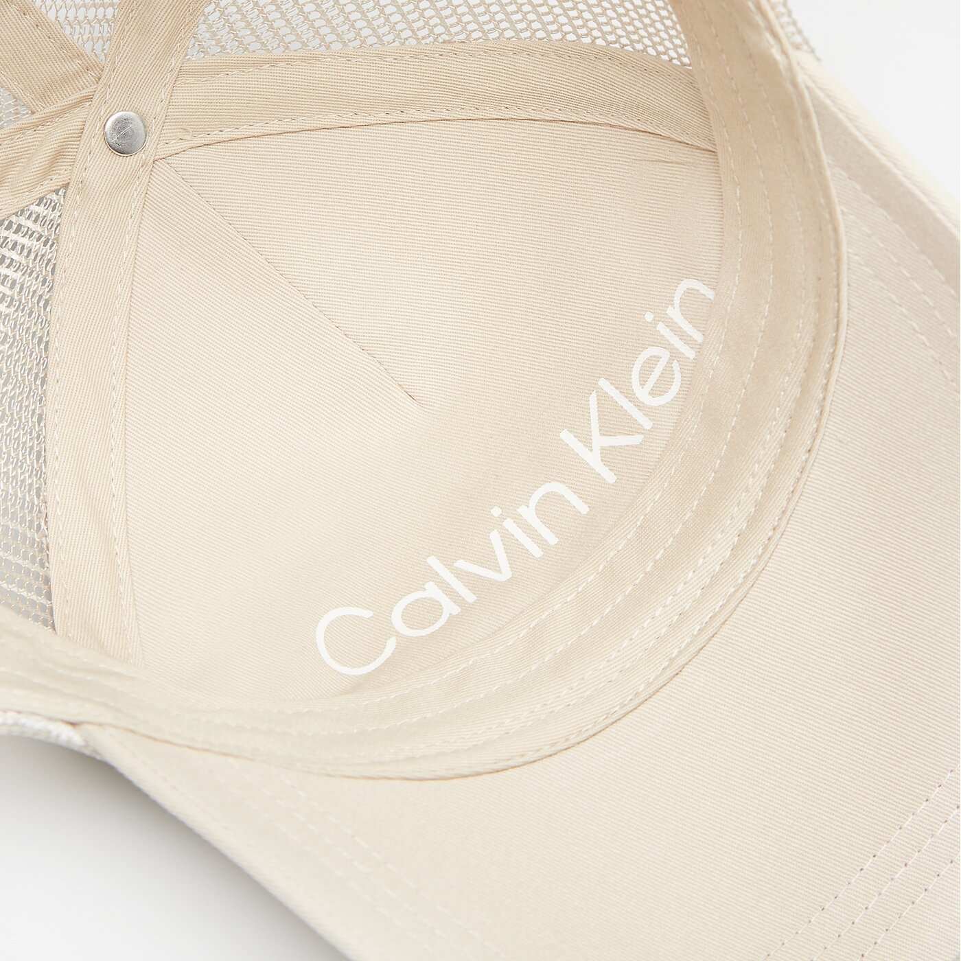 Damska czapka z daszkiem CALVIN KLEIN CZAPKA CALVIN EMBROIDERY TRUCKER k50k510334ace kolor biały