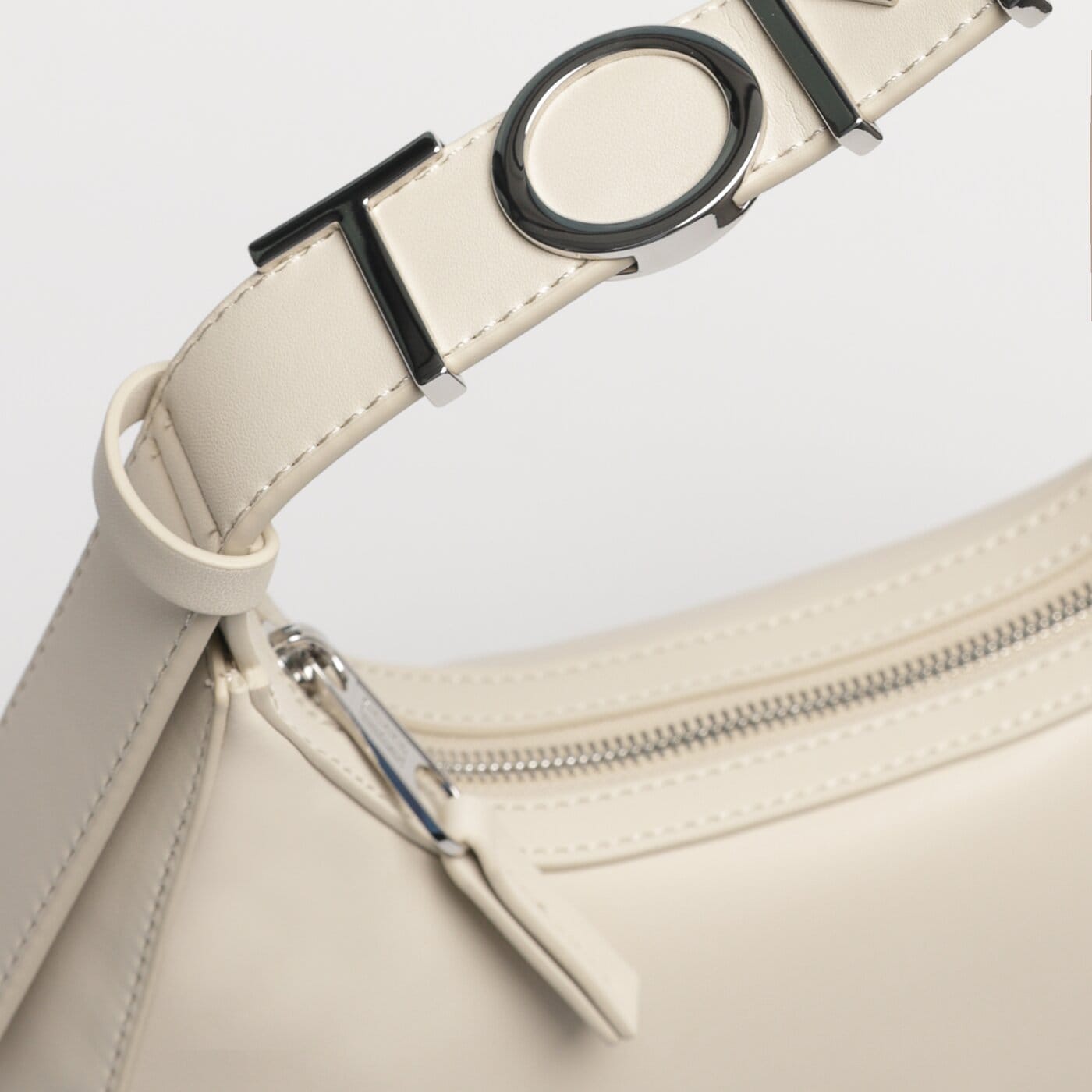 Damska torebka TOMMY HILFIGER TOREBKA TJW BOLD SHOULDER BAG aw0aw15433aev kolor biały