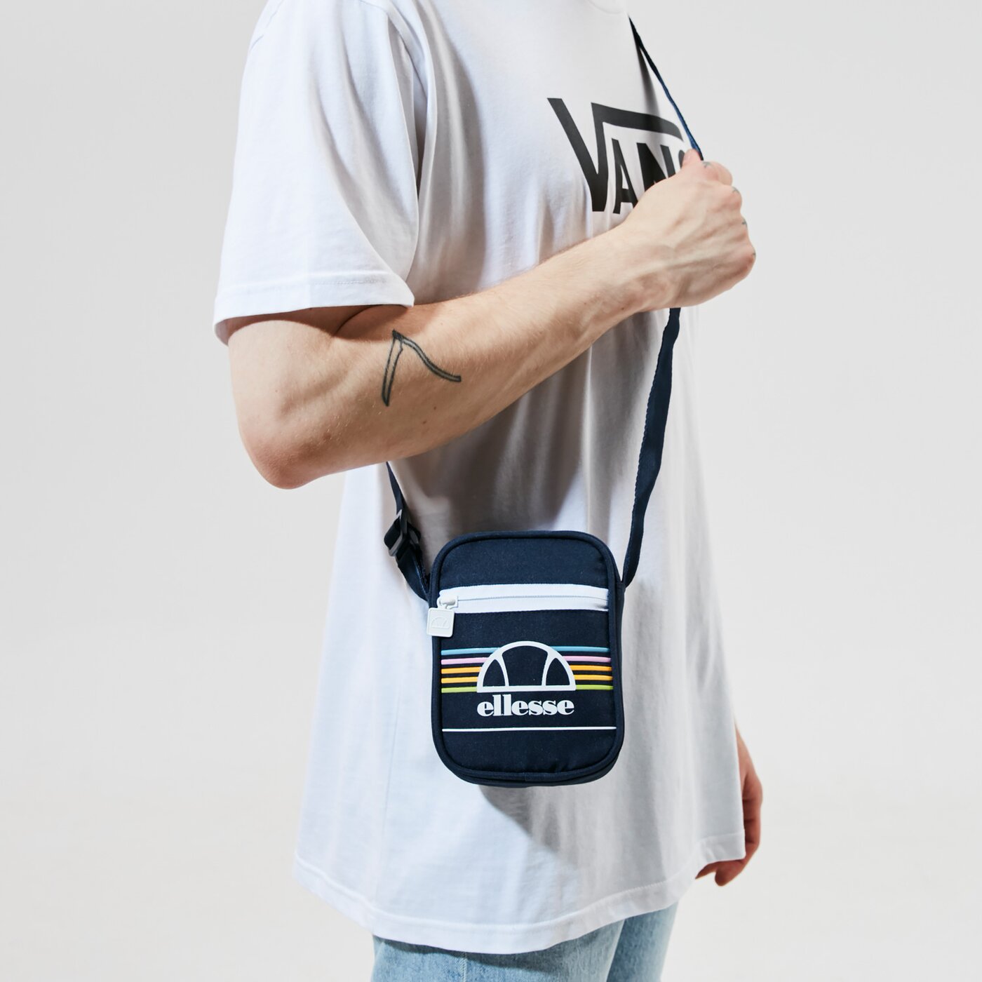 Damska torebka ELLESSE TOREBKA MINA SMALL ITEM BAG NAVY saja1934429 kolor granatowy