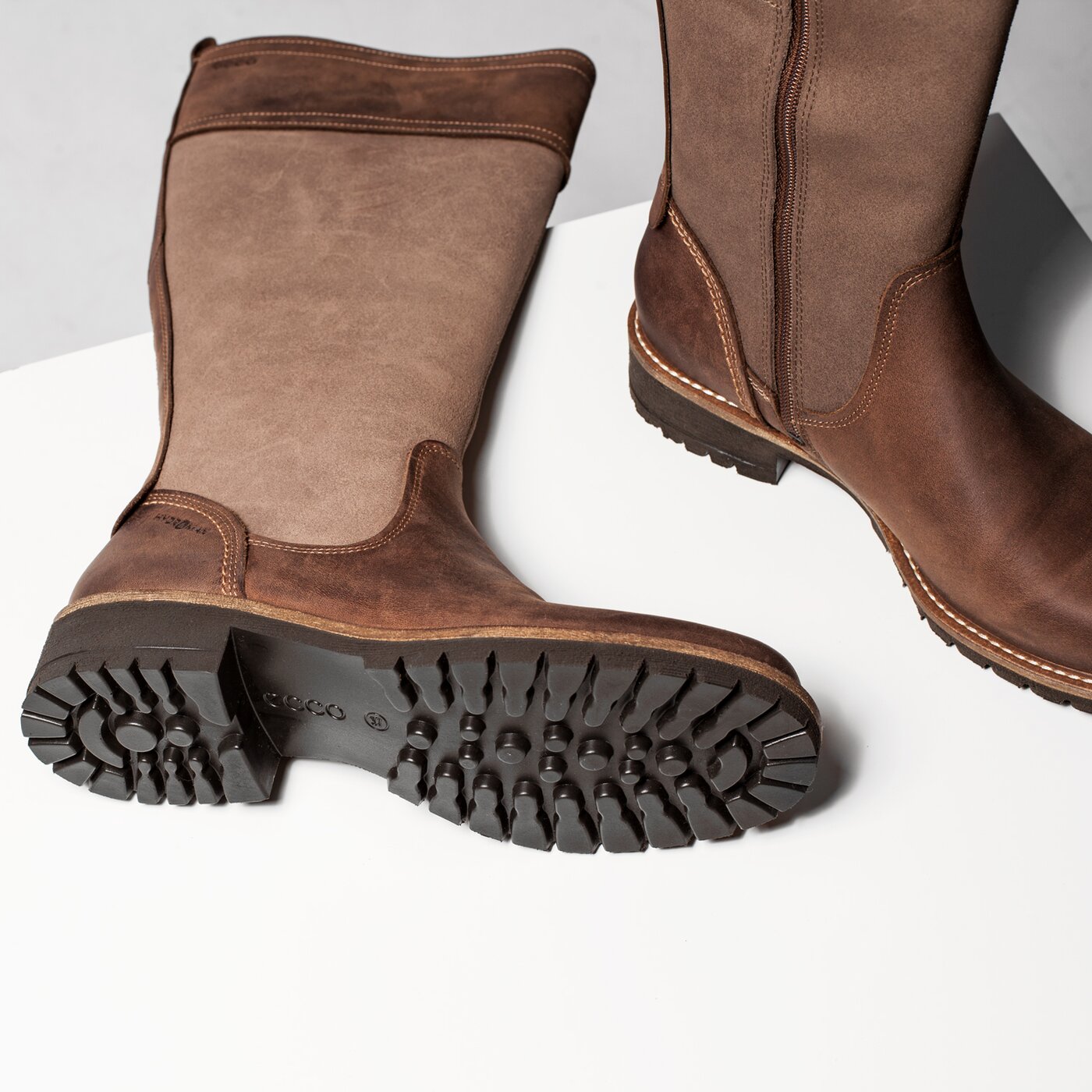 Damskie kozaki ECCO ELAINE 24465359360 kolor brązowy