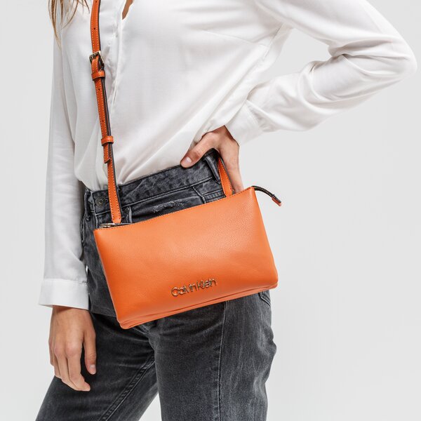 Damska torebka CALVIN KLEIN TOREBKA CROSSBODY DOUBLE k60k607019gcz kolor pomarańczowy