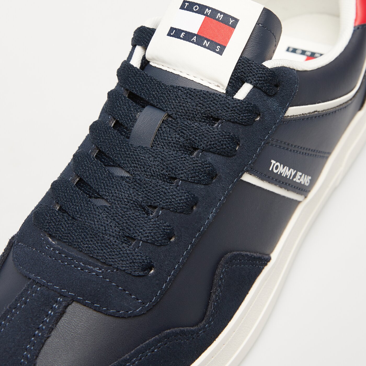 Męskie sneakersy (buty) TOMMY HILFIGER THE GREENWHICH RETRO em0em014620g1 kolor granatowy