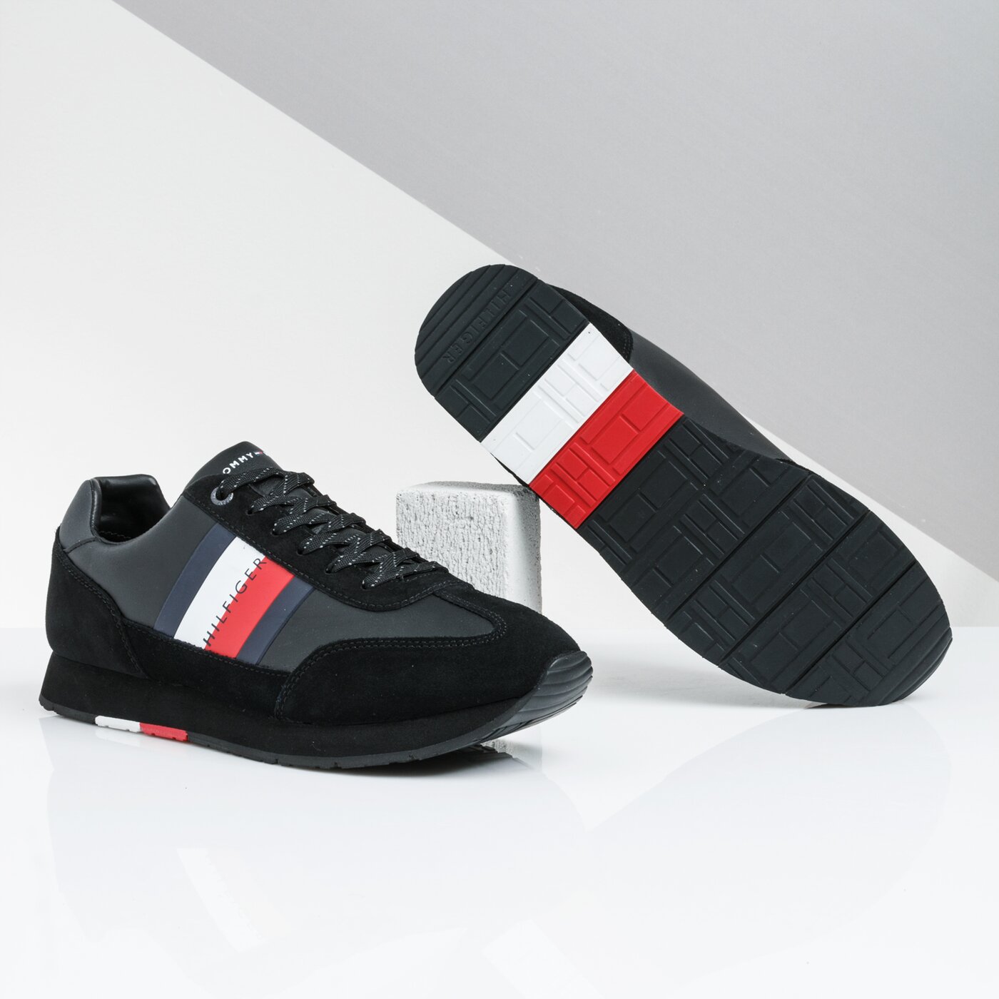 Męskie sneakersy (buty) TOMMY HILFIGER CORPORATE LEATHER FLAG RUNNER fm0fm02380990 kolor czarny